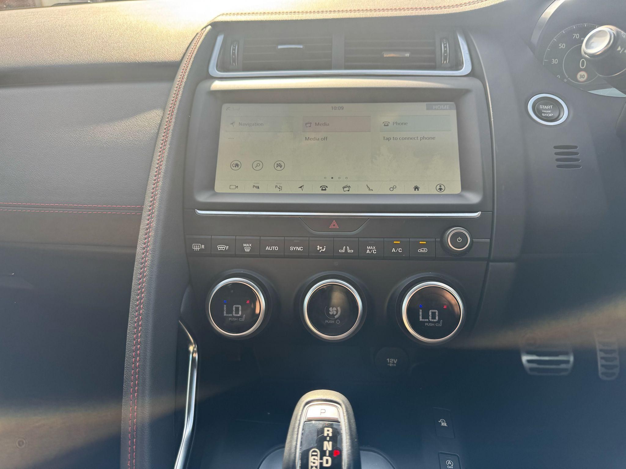 Jaguar E-Pace Image 18