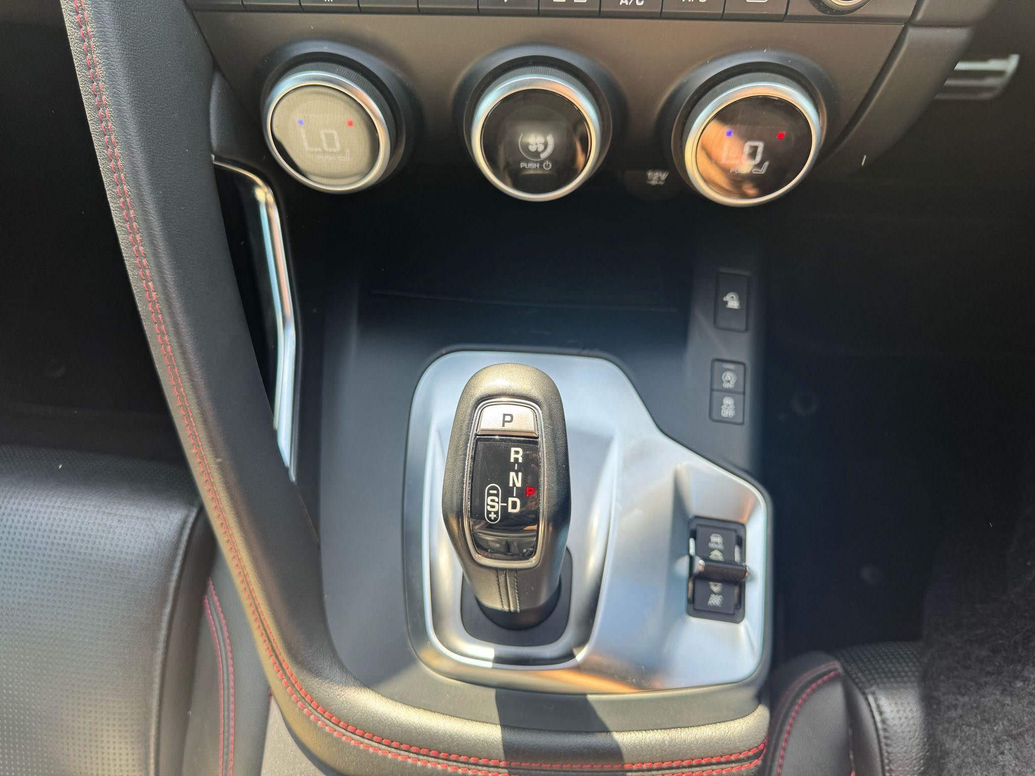 Jaguar E-Pace Image 22