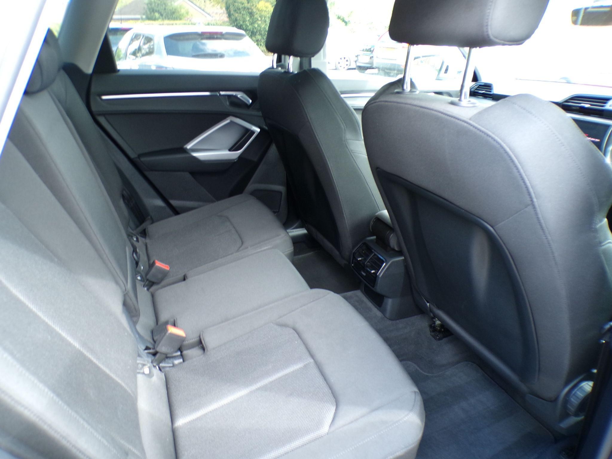Audi Q3 Image 12