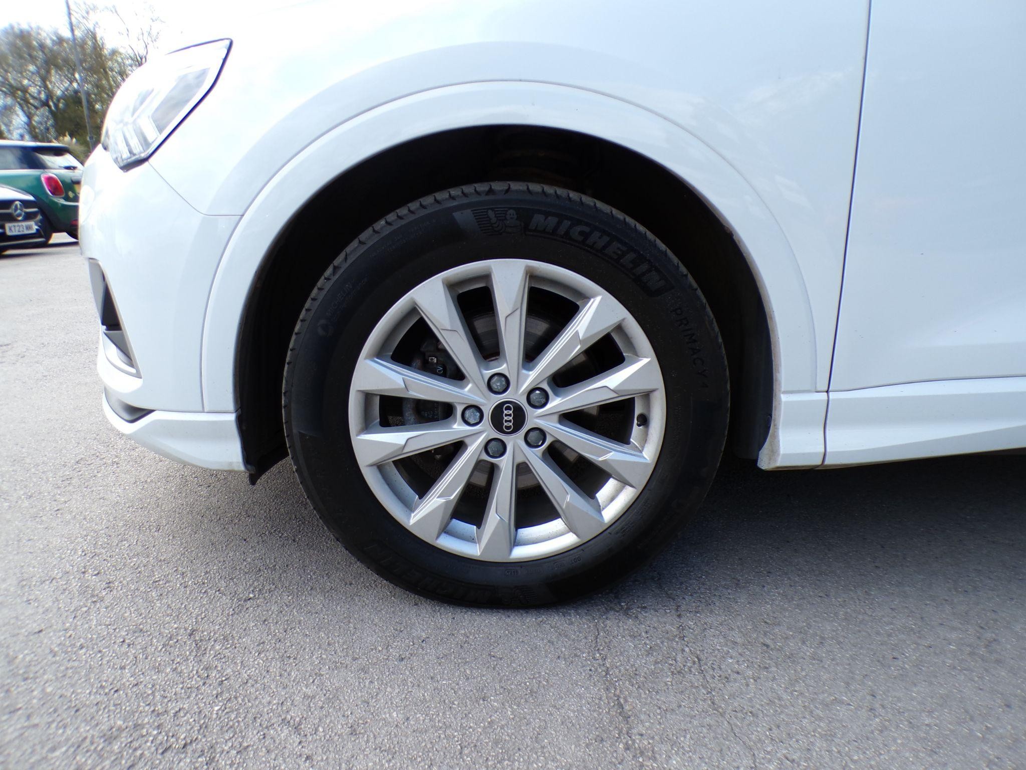 Audi Q3 Image 25