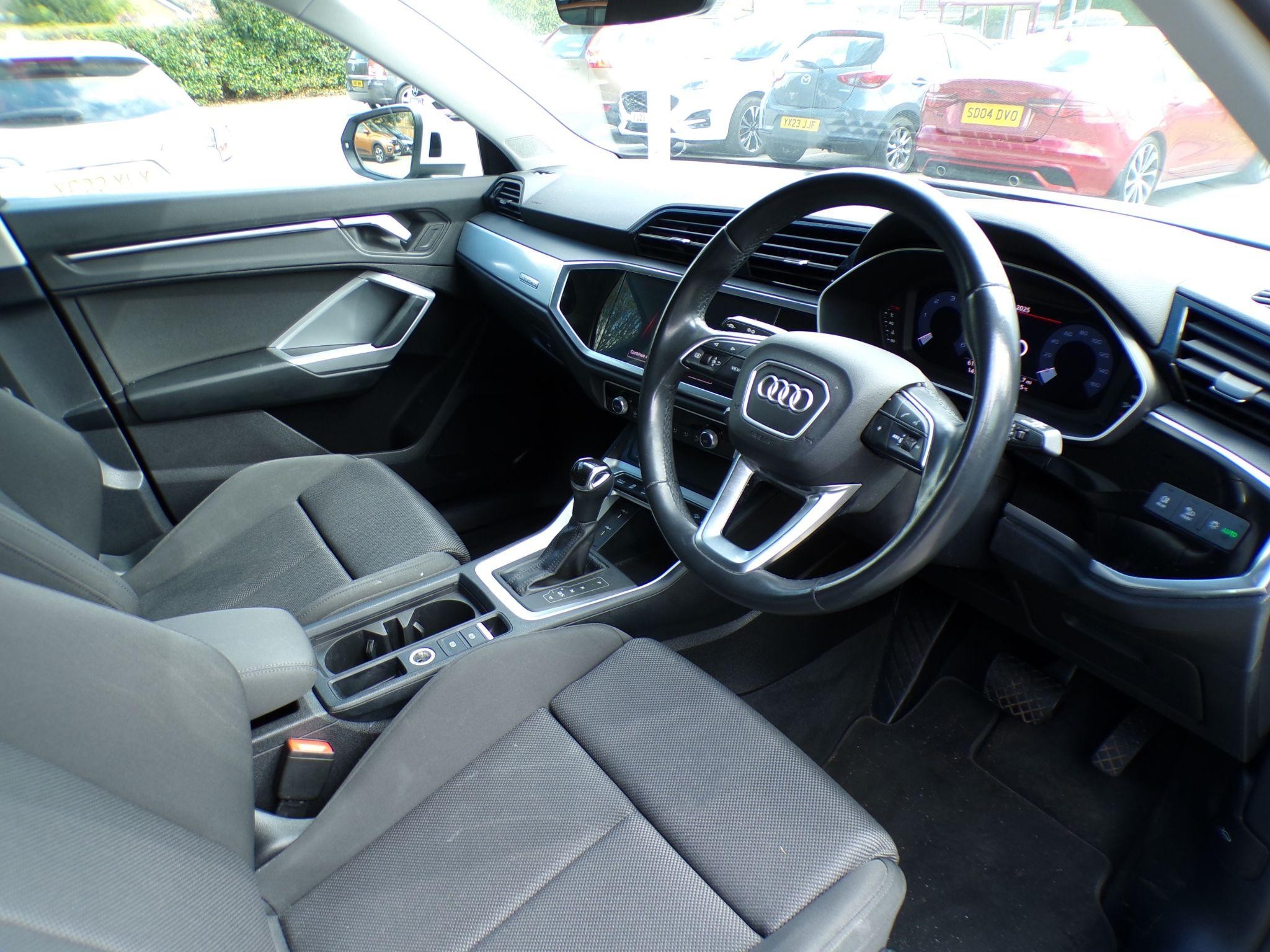 Audi Q3 Image 37
