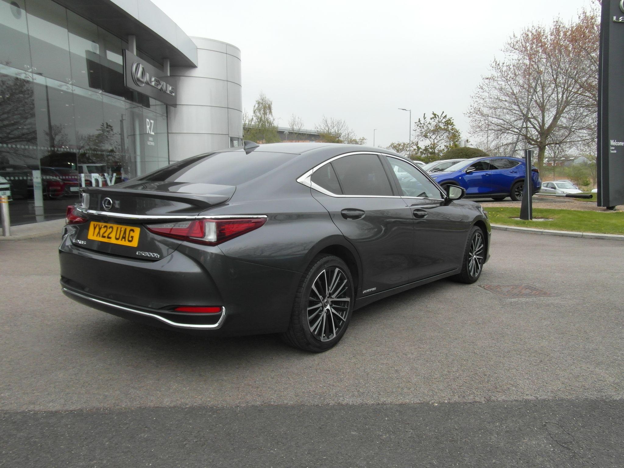 Lexus ES Image 6