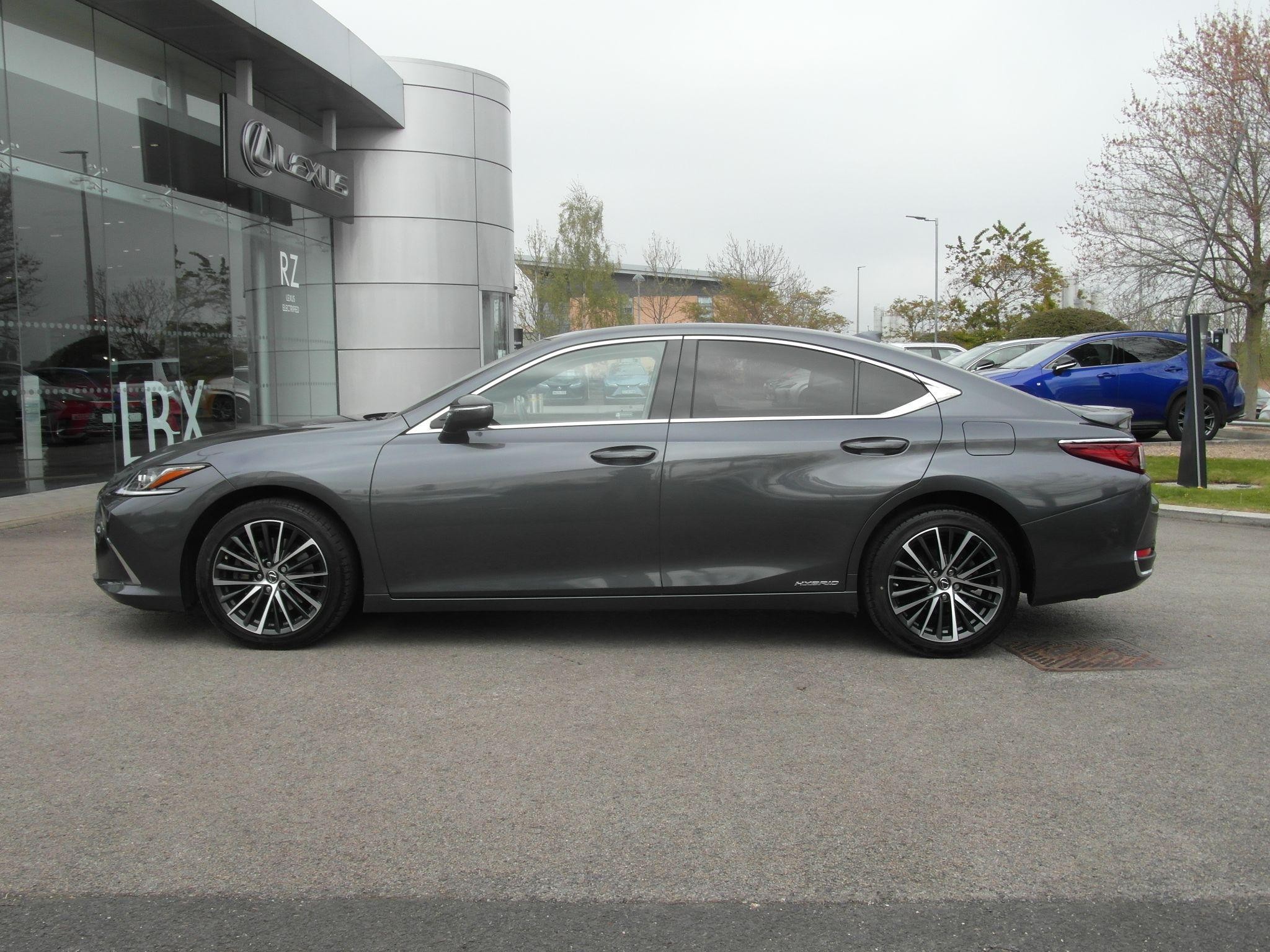 Lexus ES Image 11