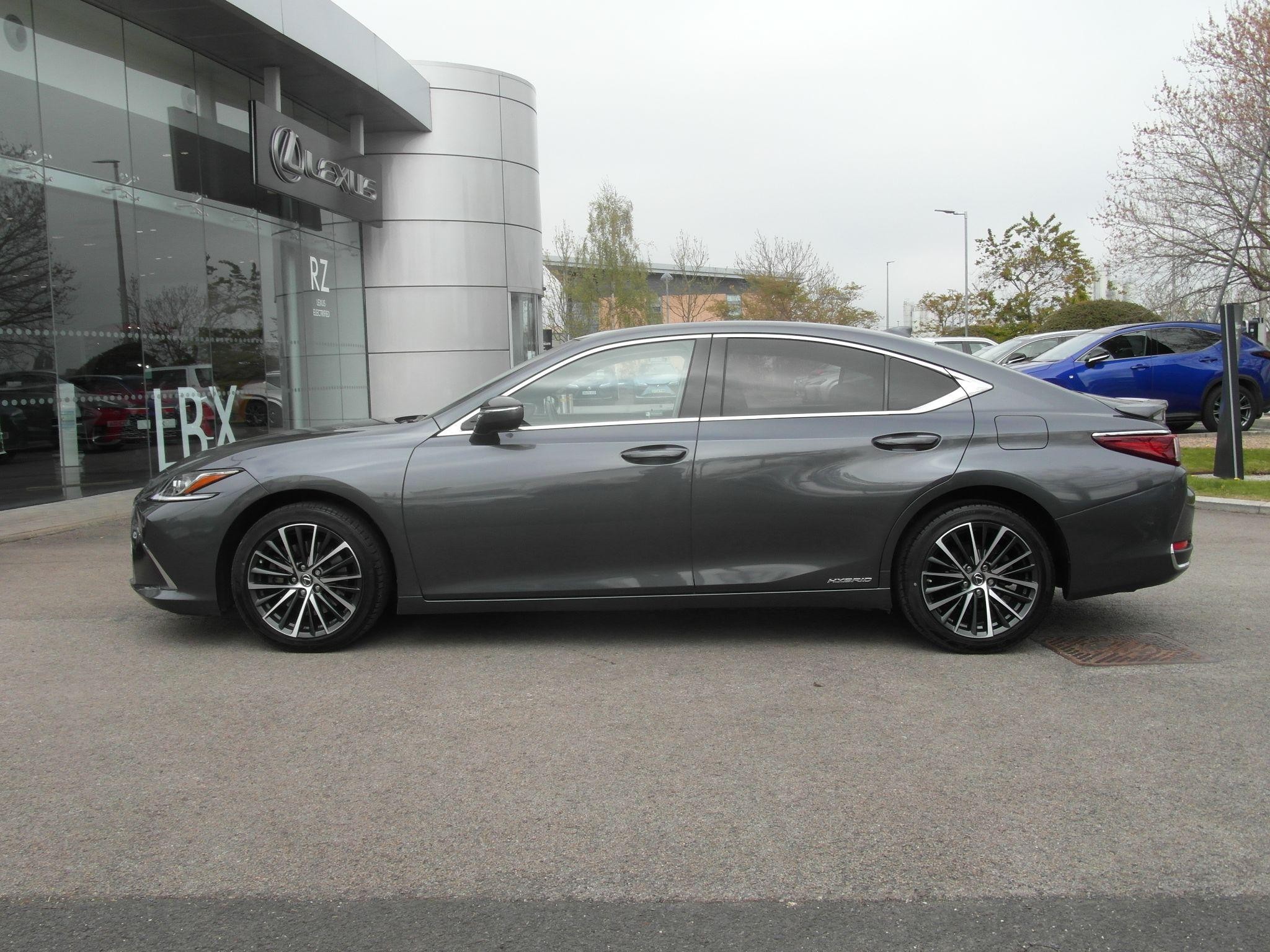 Lexus ES Image 12