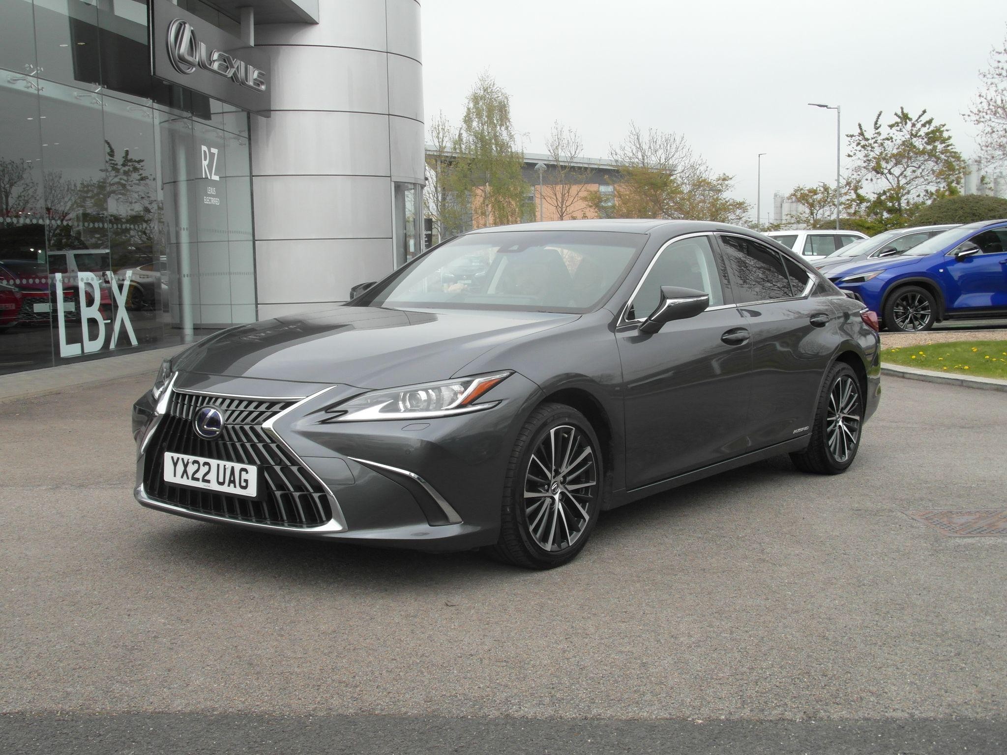 Lexus ES Image 13