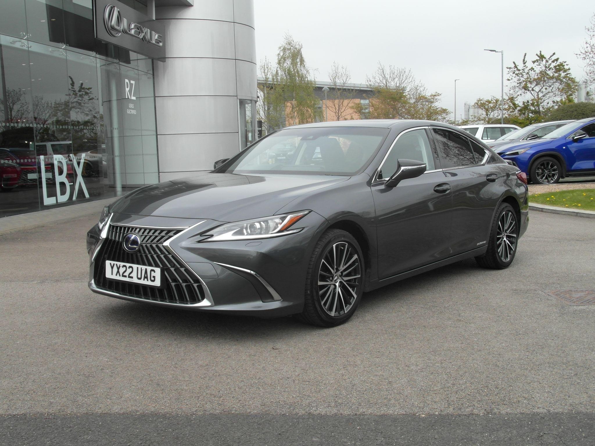 Lexus ES Image 14