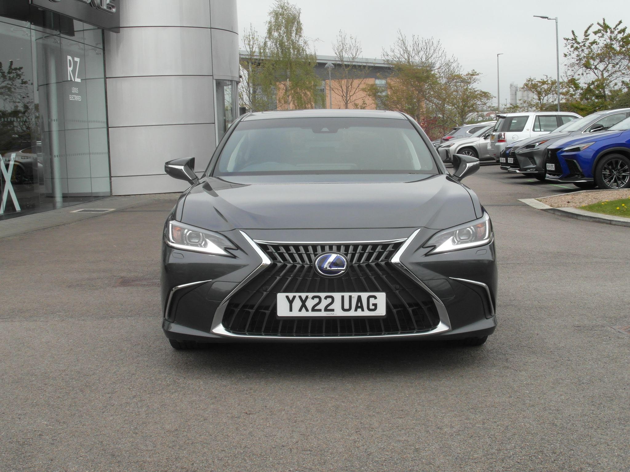 Lexus ES Image 15