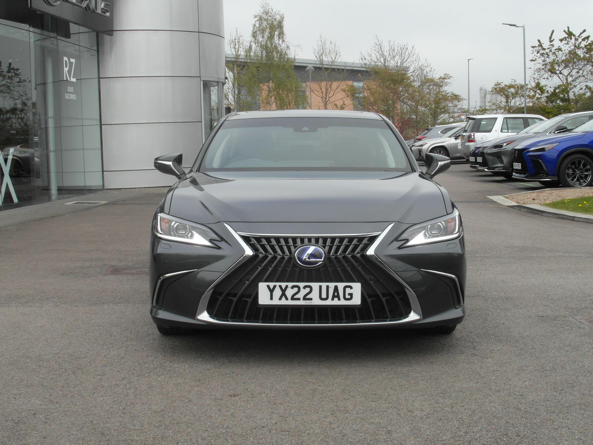 Lexus ES Image 16