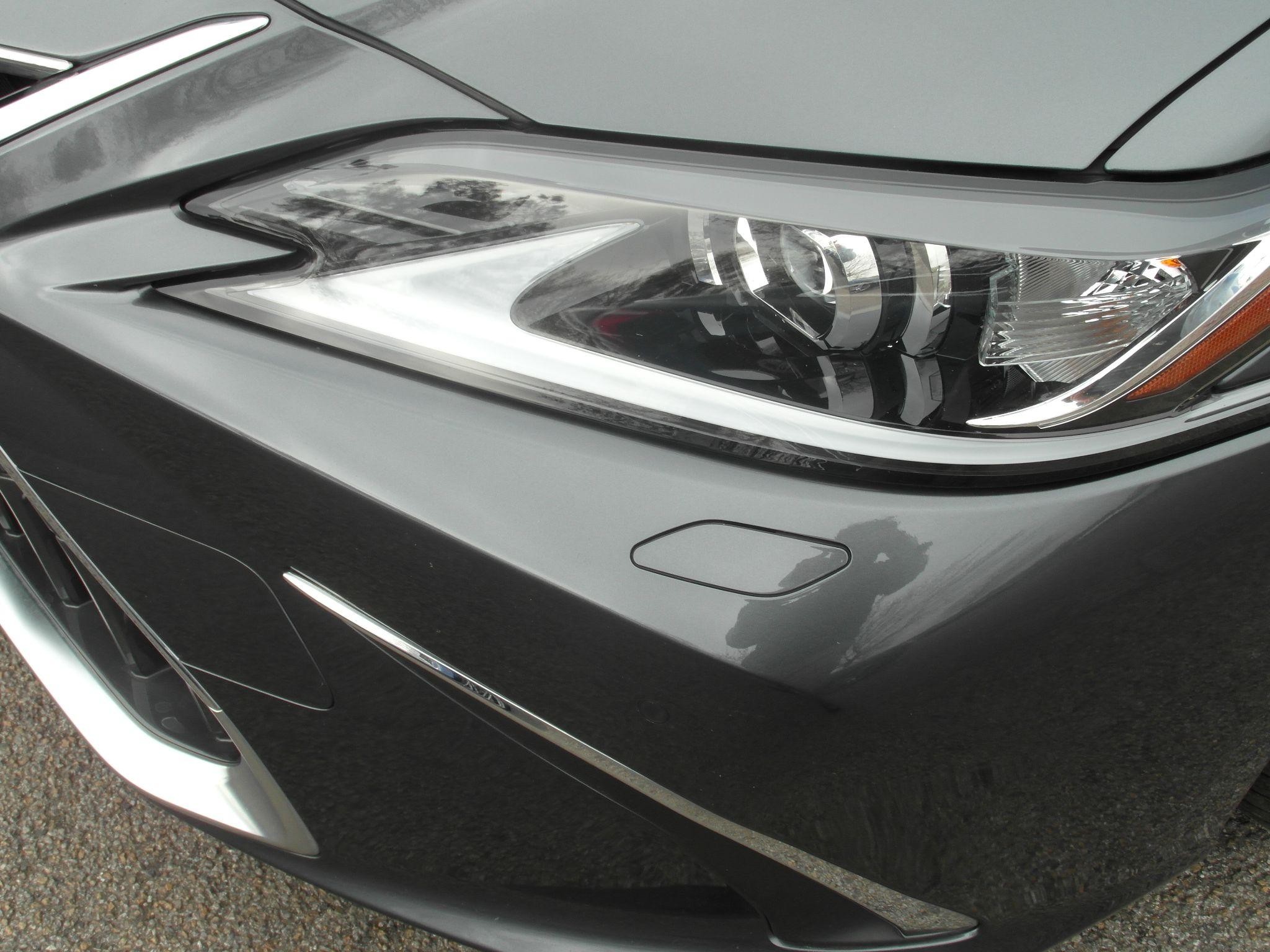 Lexus ES Image 17