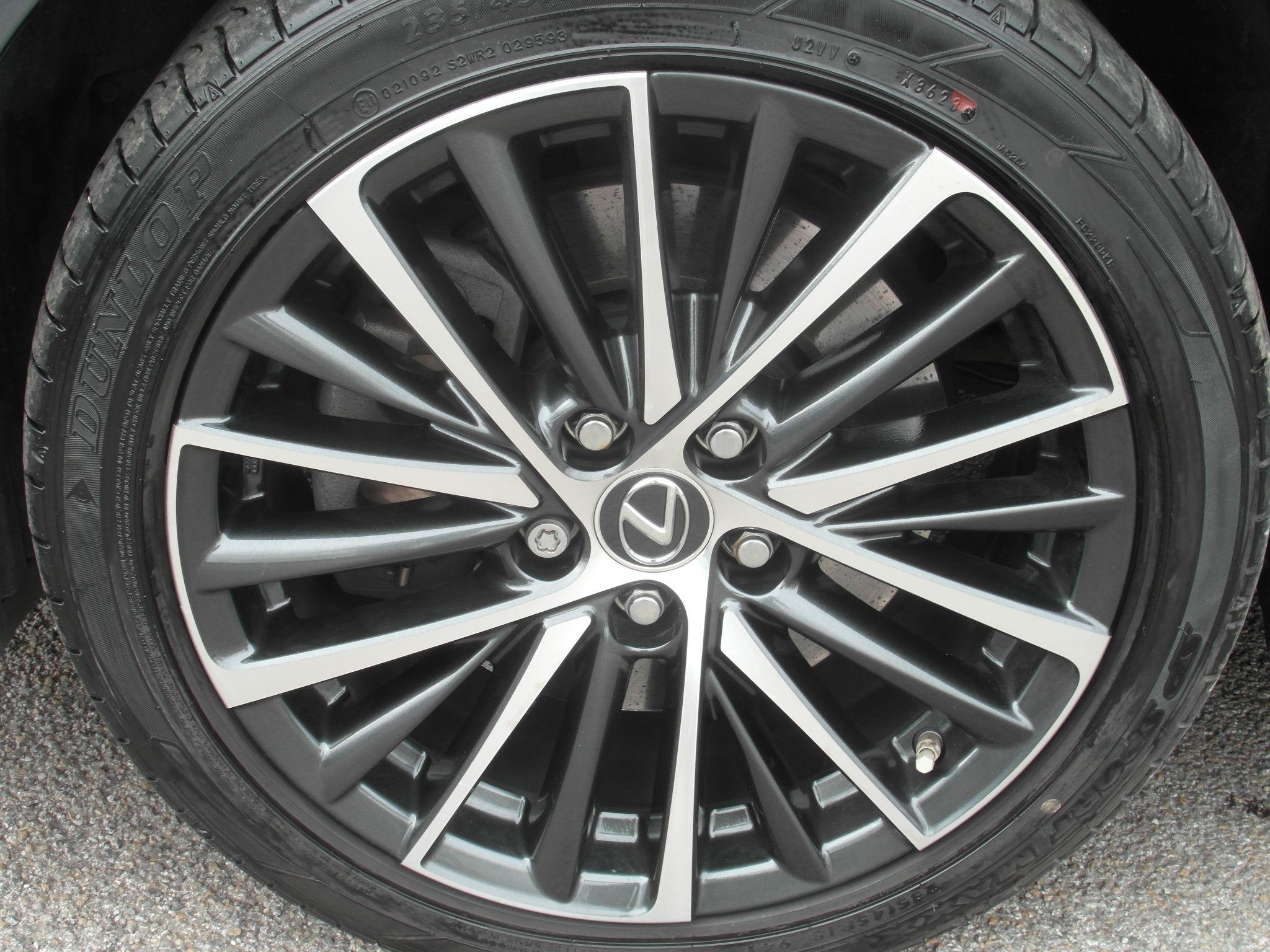 Lexus ES Image 18