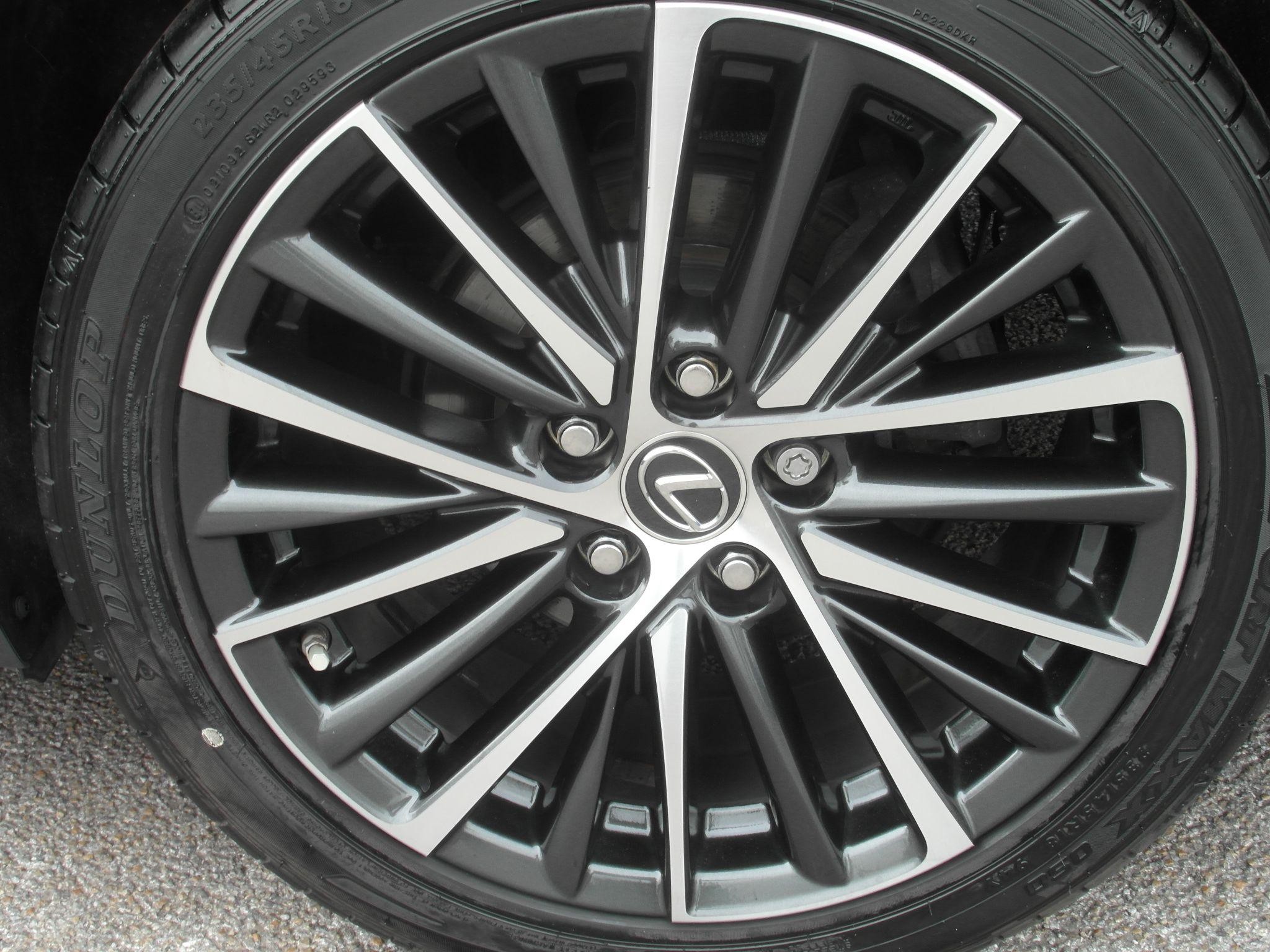 Lexus ES Image 19