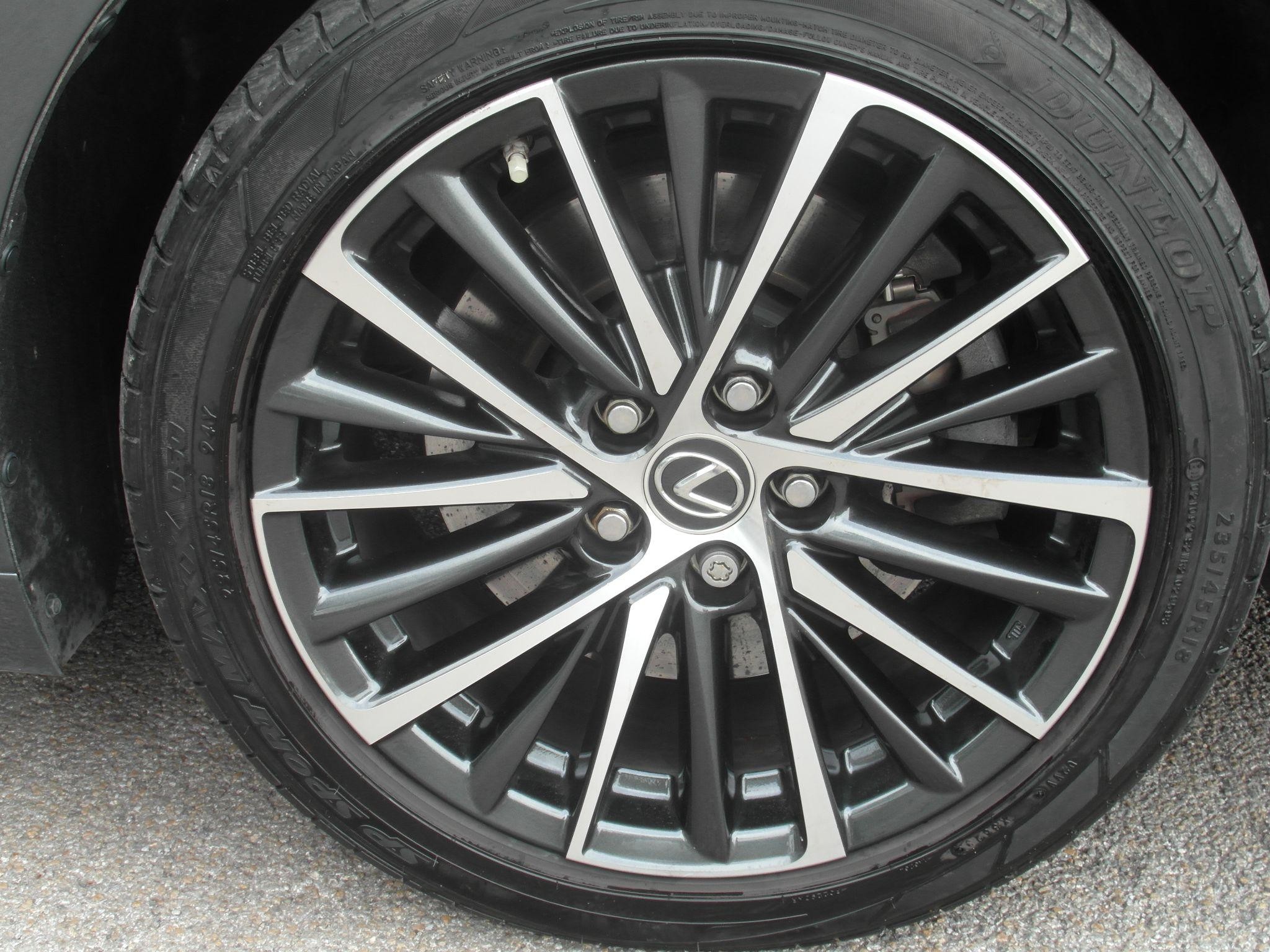 Lexus ES Image 21