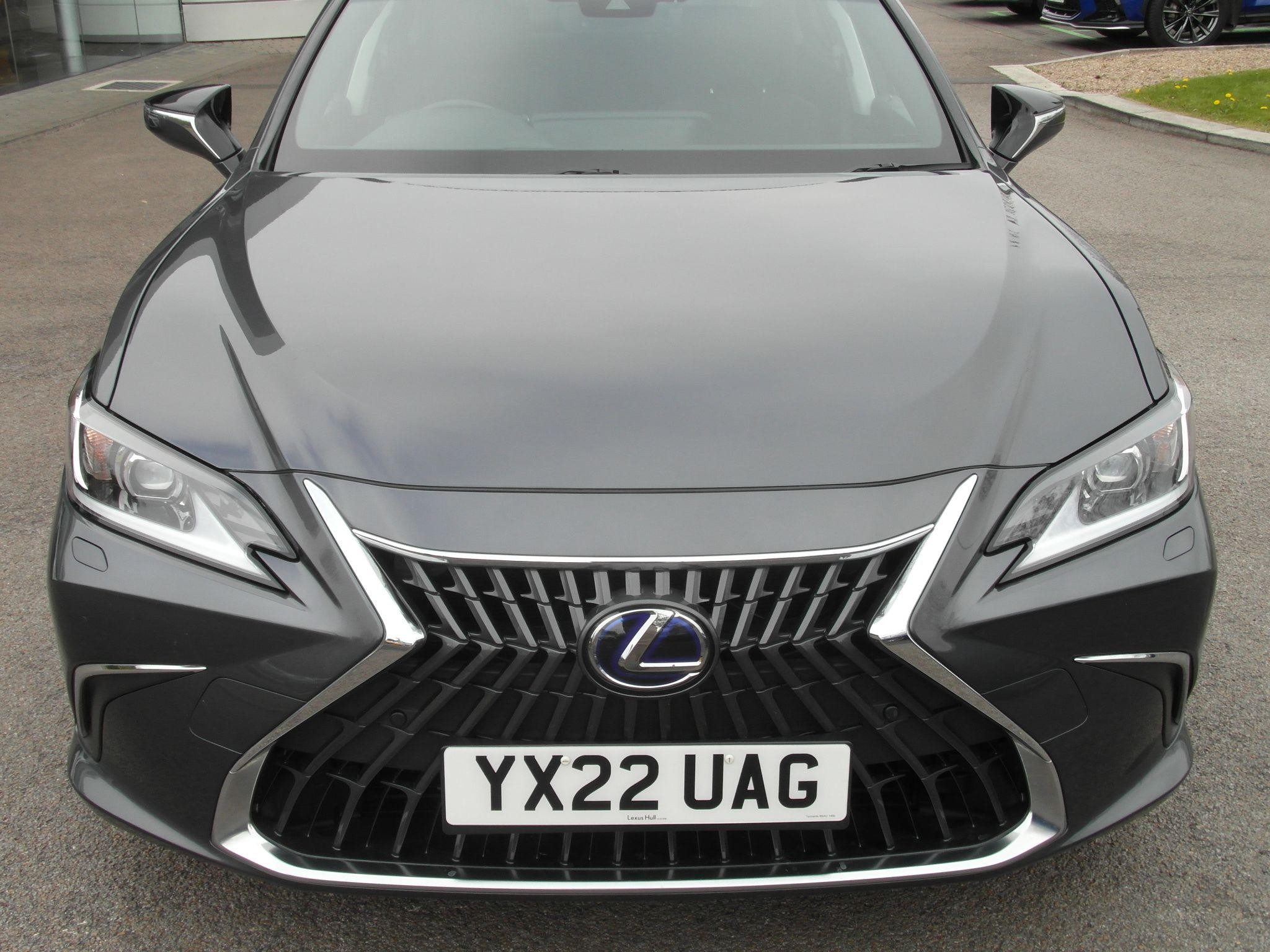 Lexus ES Image 22