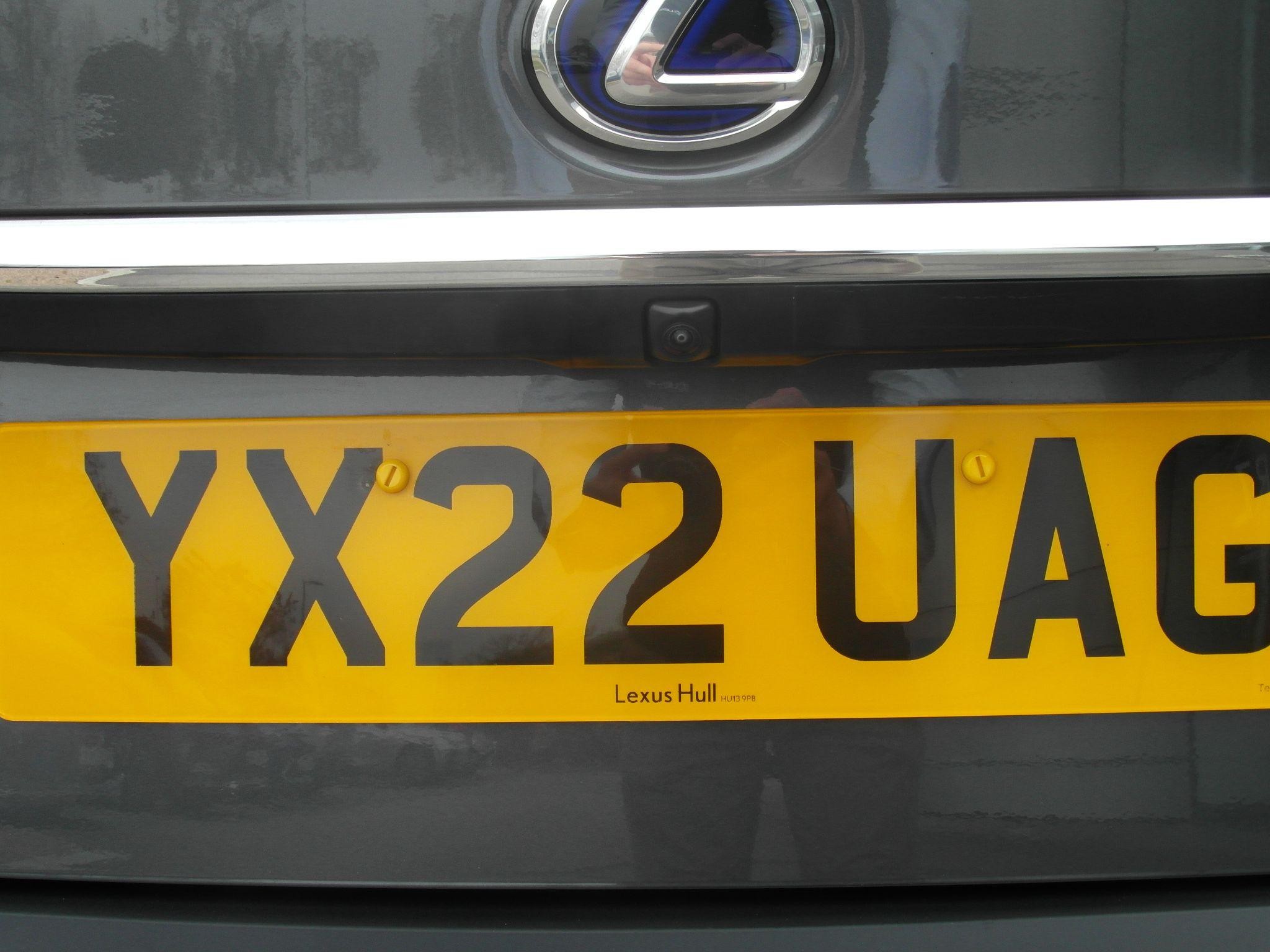 Lexus ES Image 25