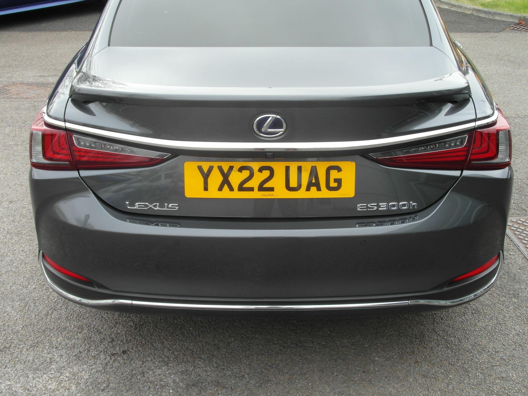 Lexus ES Image 26