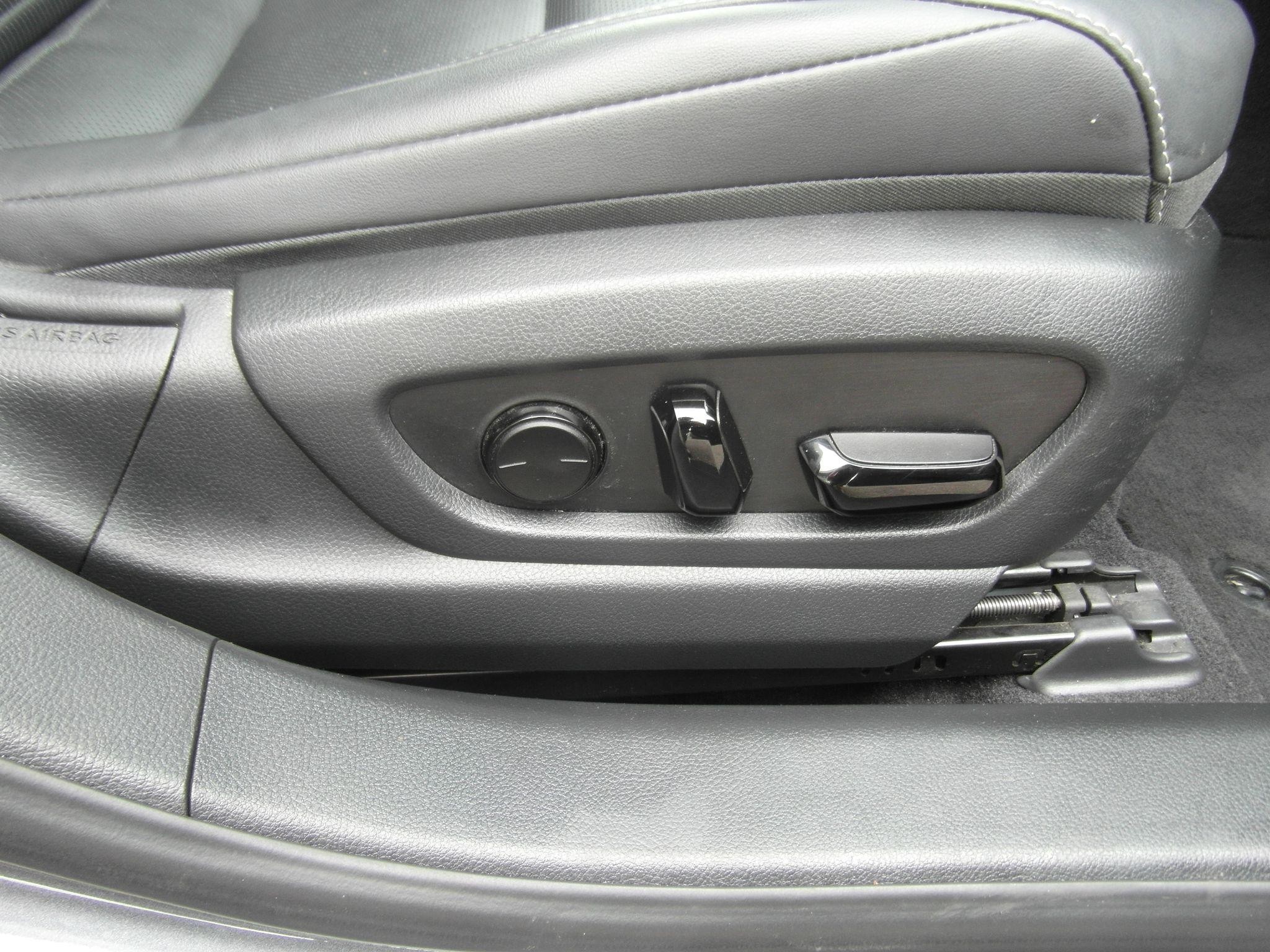 Lexus ES Image 31