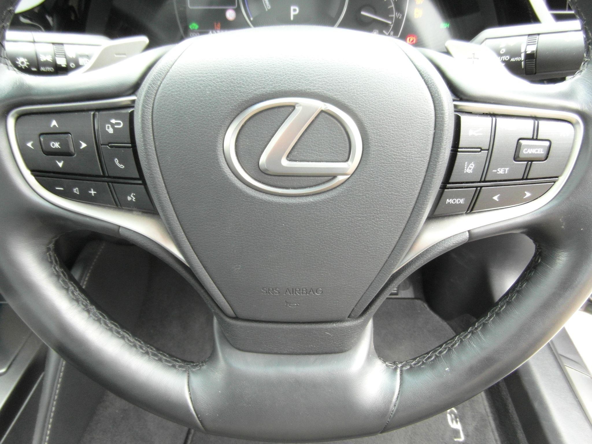 Lexus ES Image 32