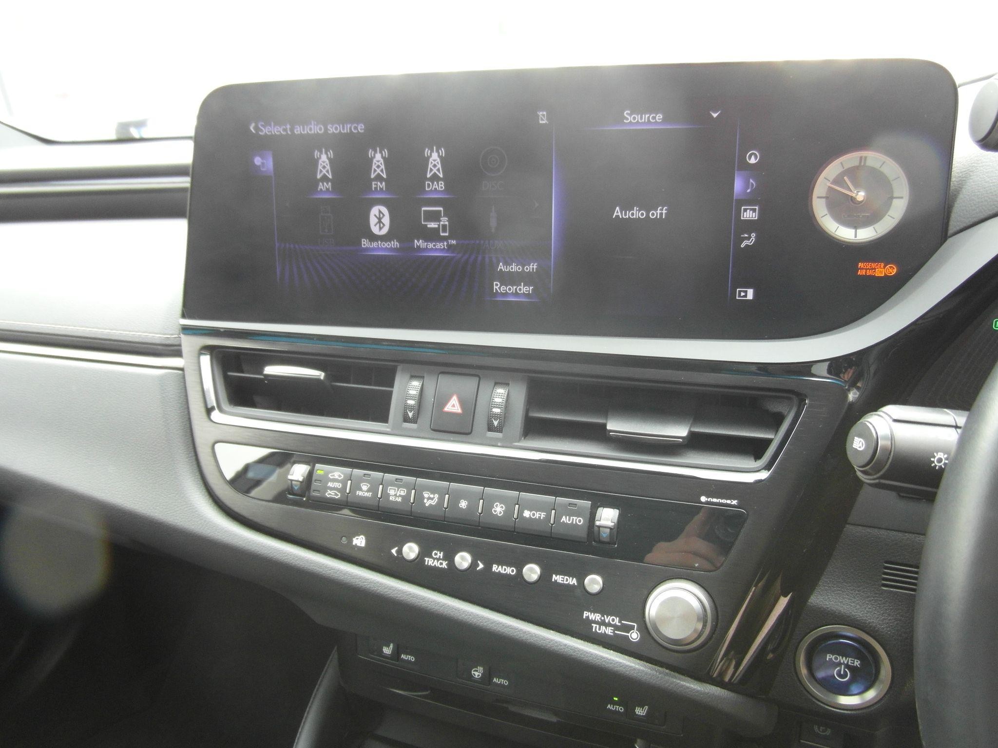 Lexus ES Image 33