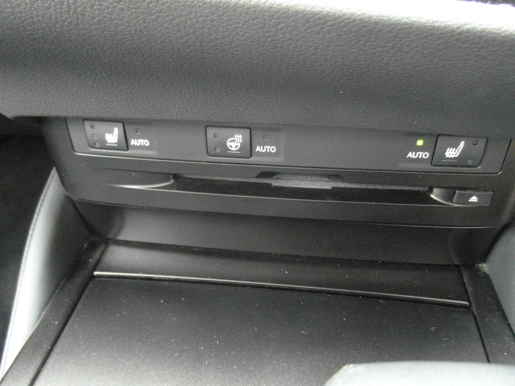 Lexus ES Image 34