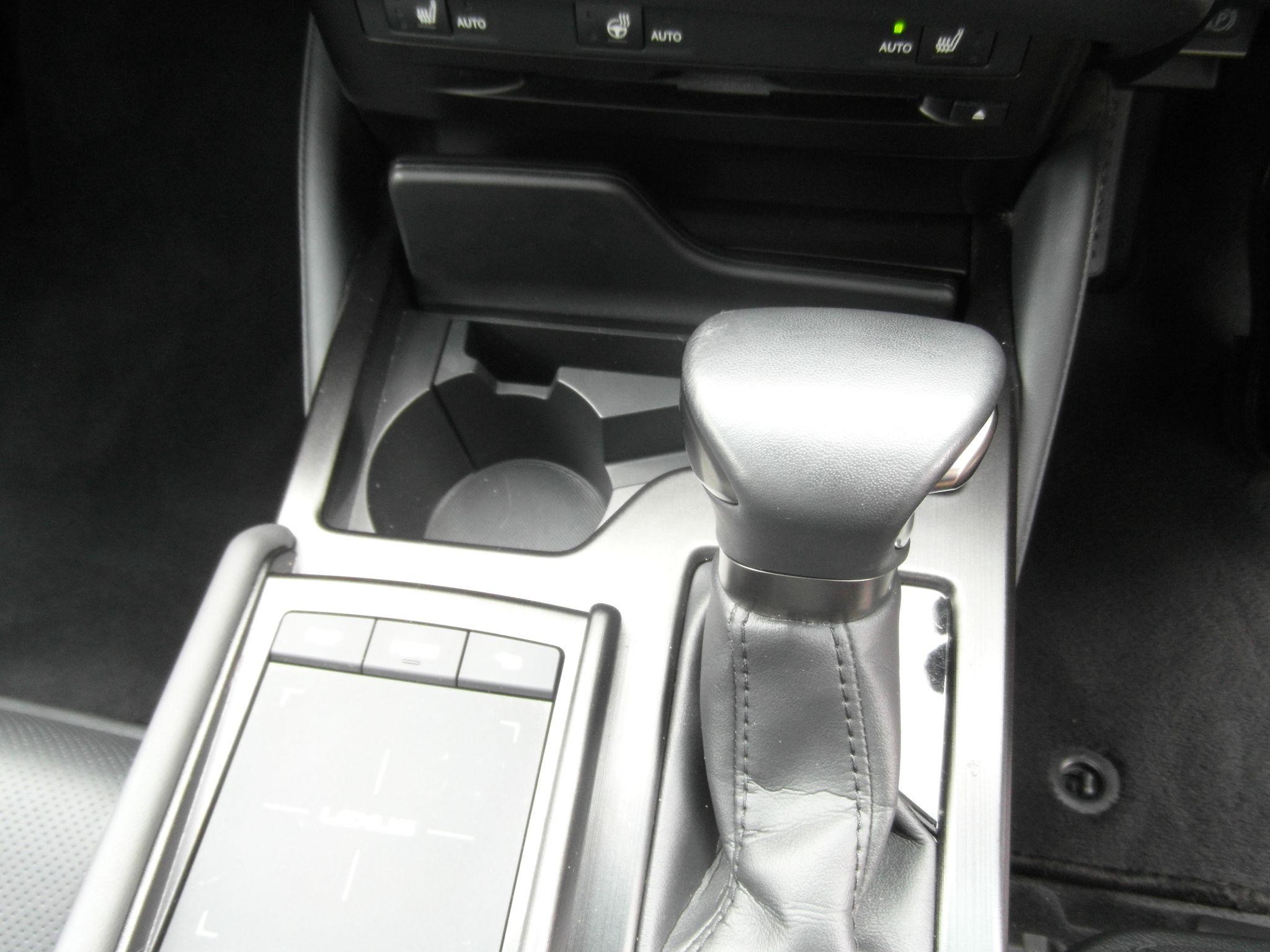 Lexus ES Image 35
