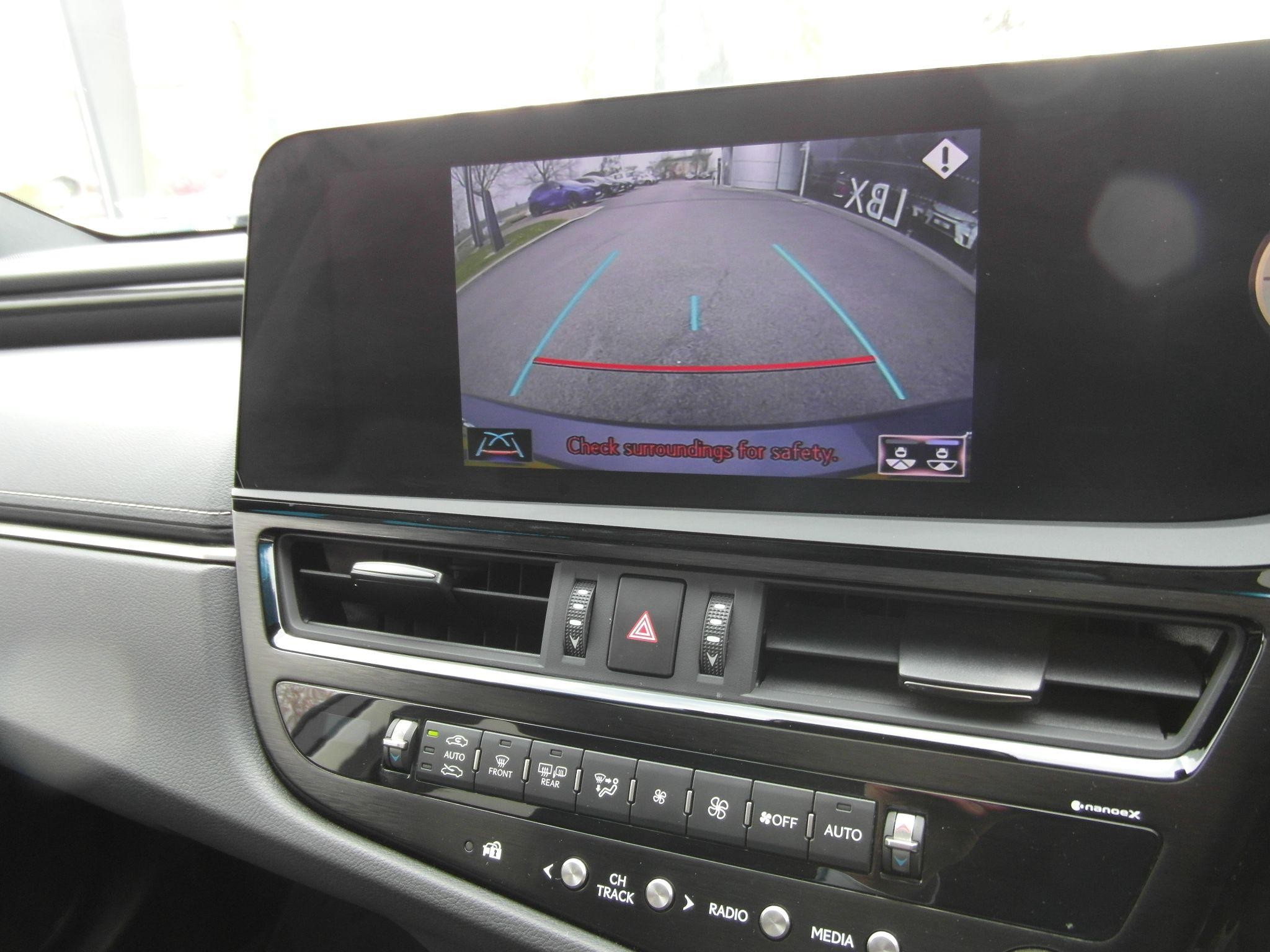 Lexus ES Image 37