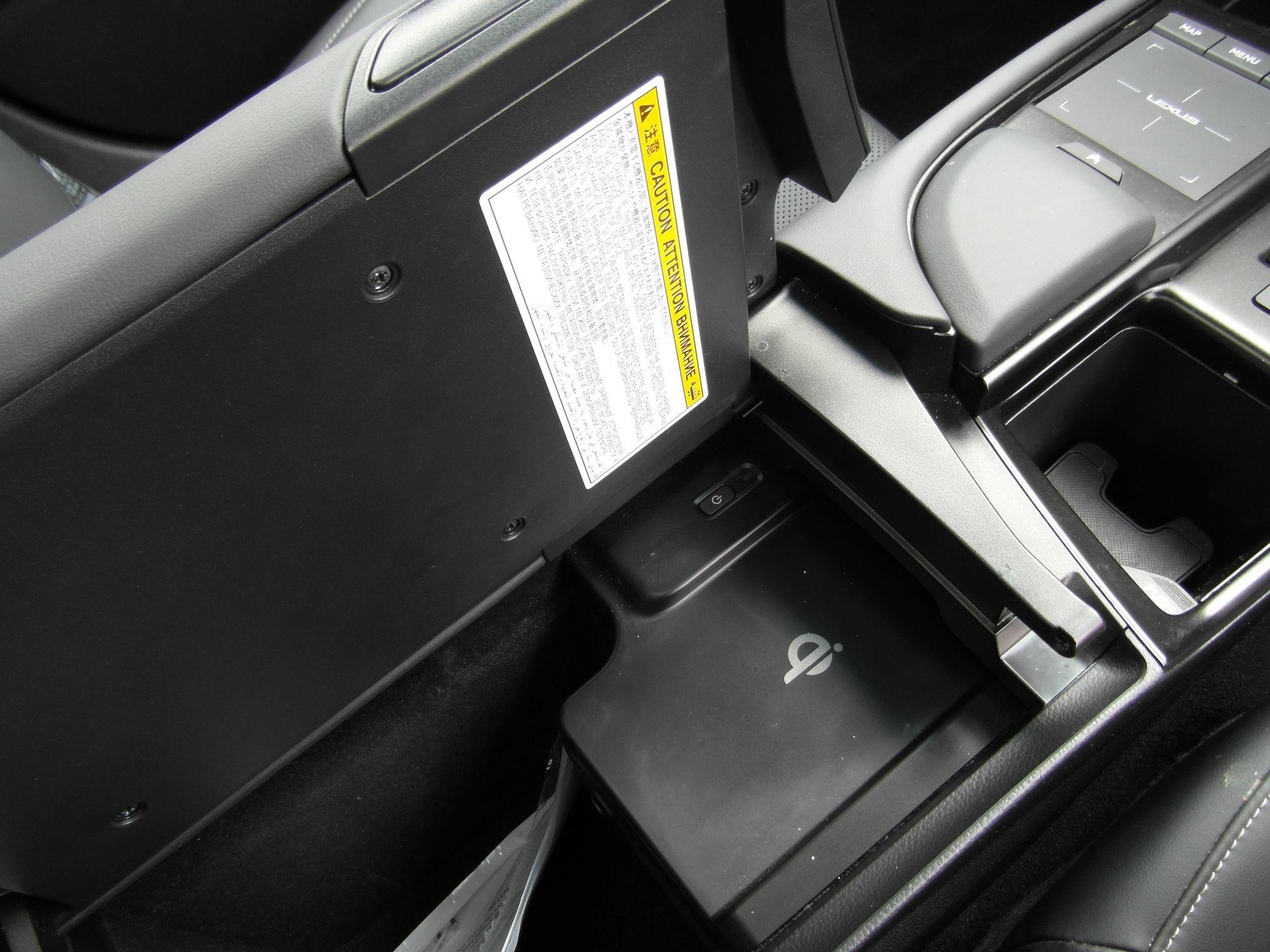 Lexus ES Image 38