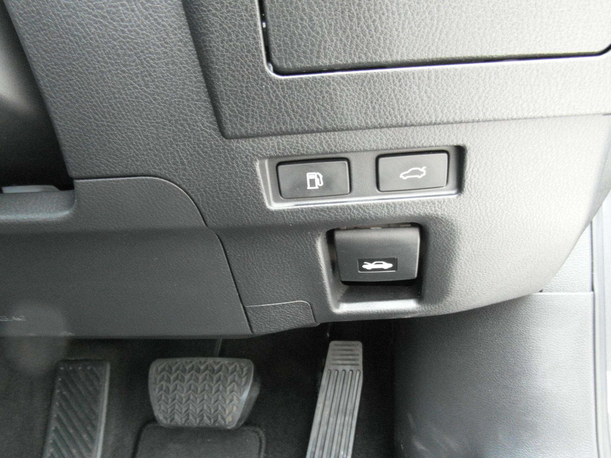 Lexus ES Image 40