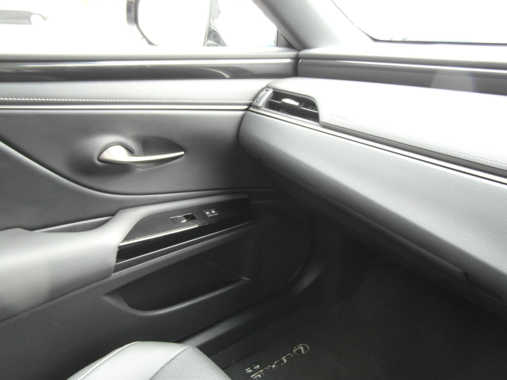 Lexus ES Image 41