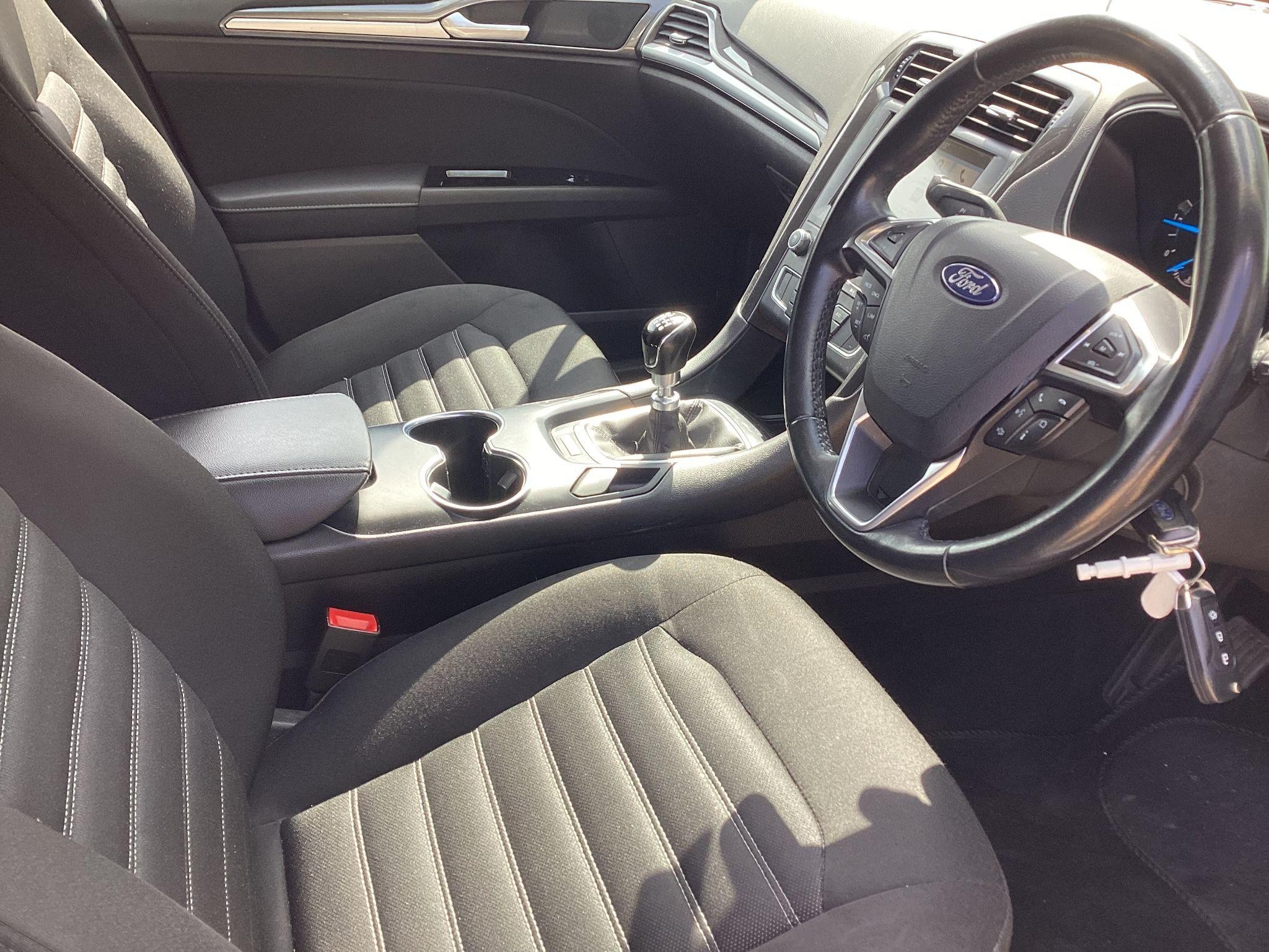 Ford Mondeo Image 10