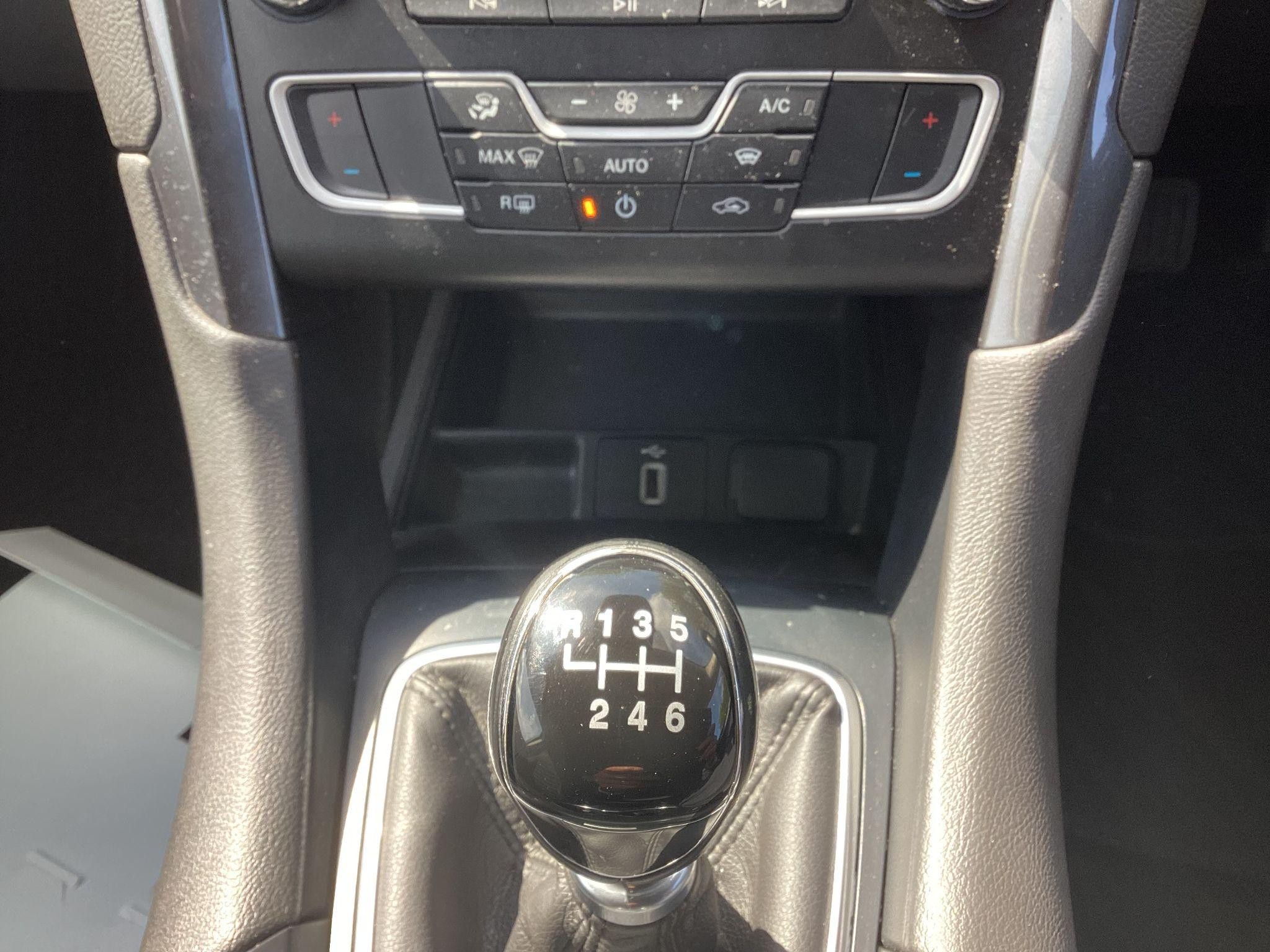 Ford Mondeo Image 23