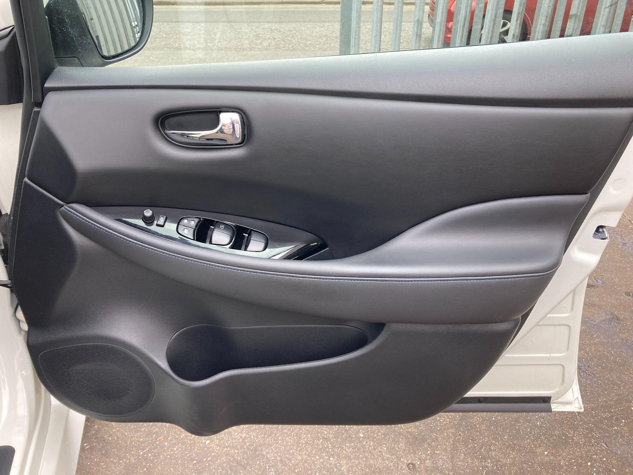Nissan LEAF Image 16