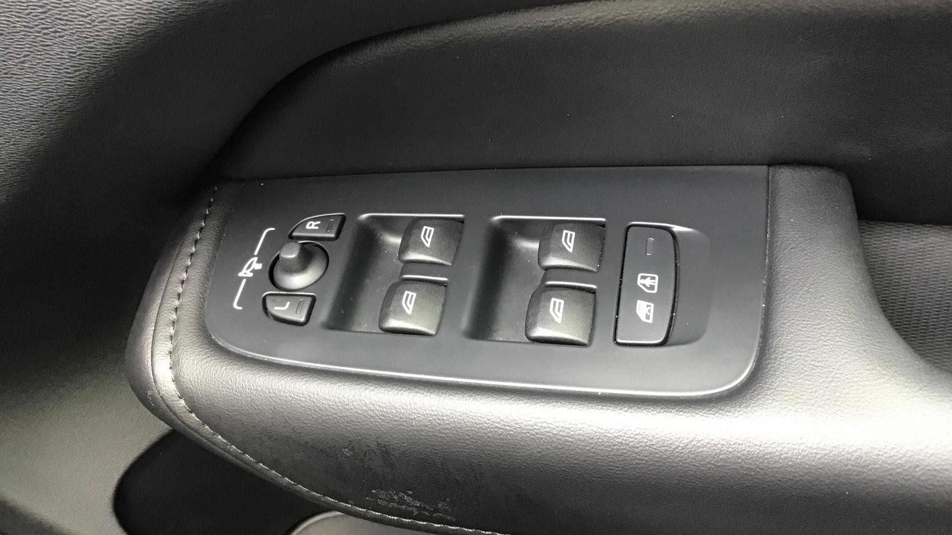 Volvo XC60 Image 28