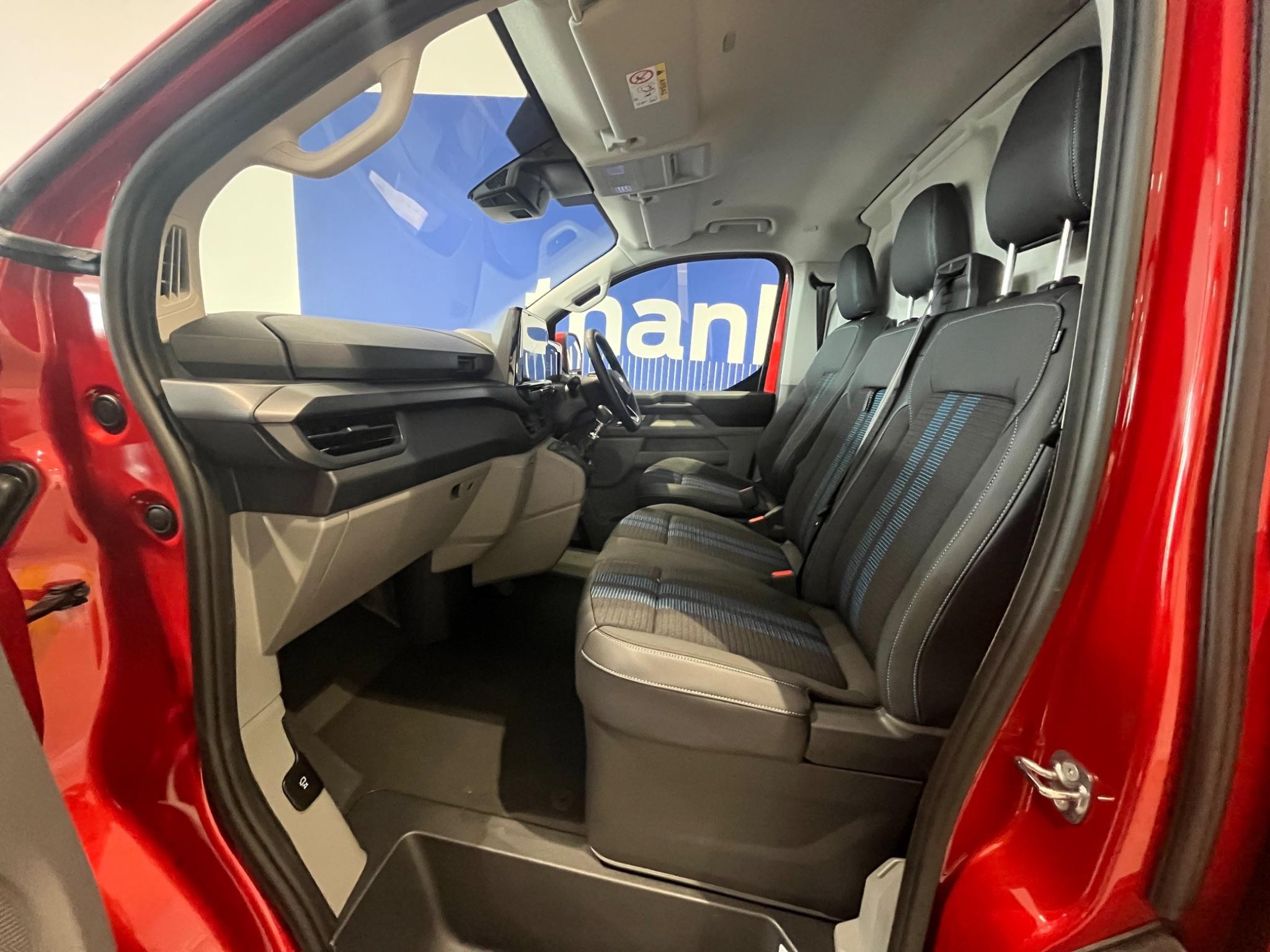Ford Transit Custom Image 8