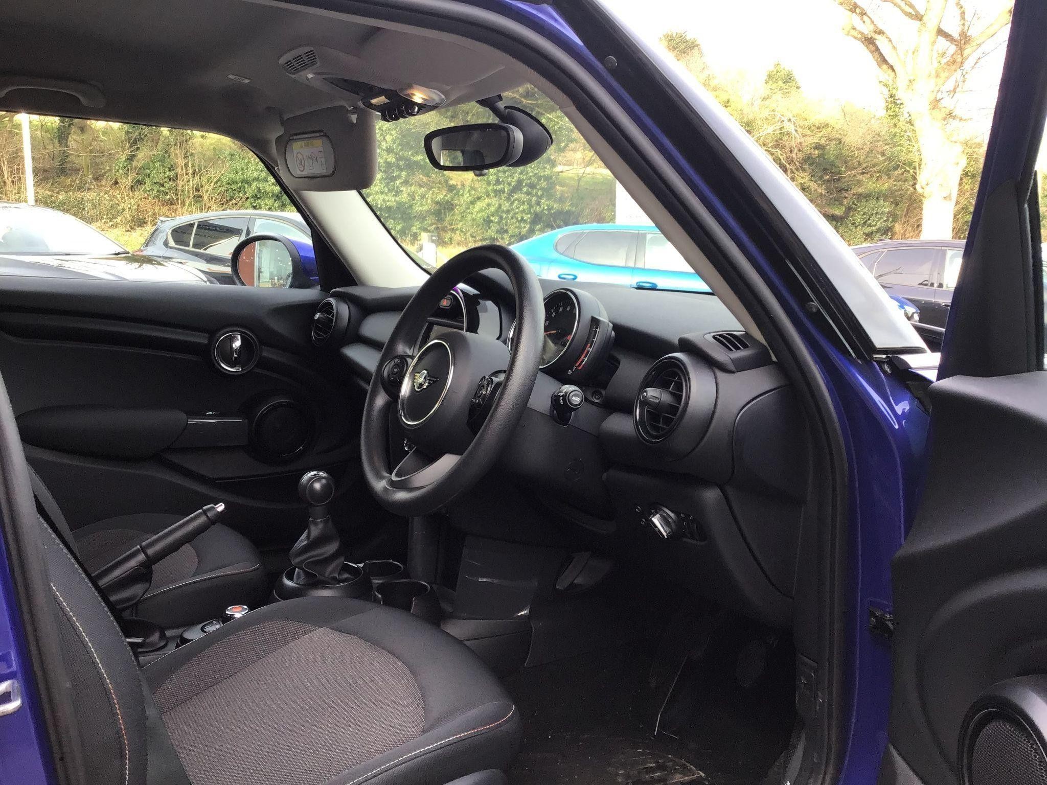 MINI Hatch Image 9