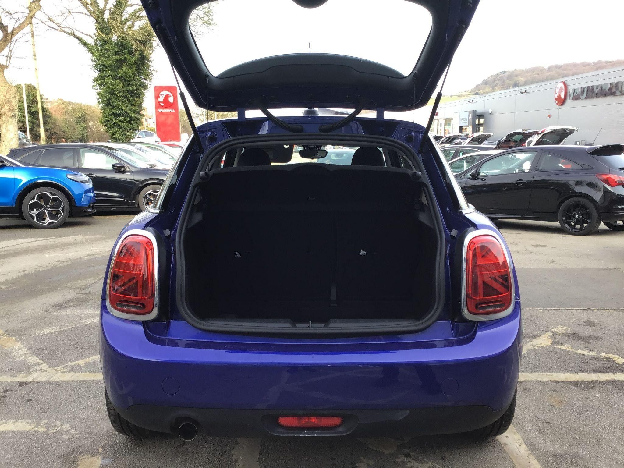 MINI Hatch Image 12