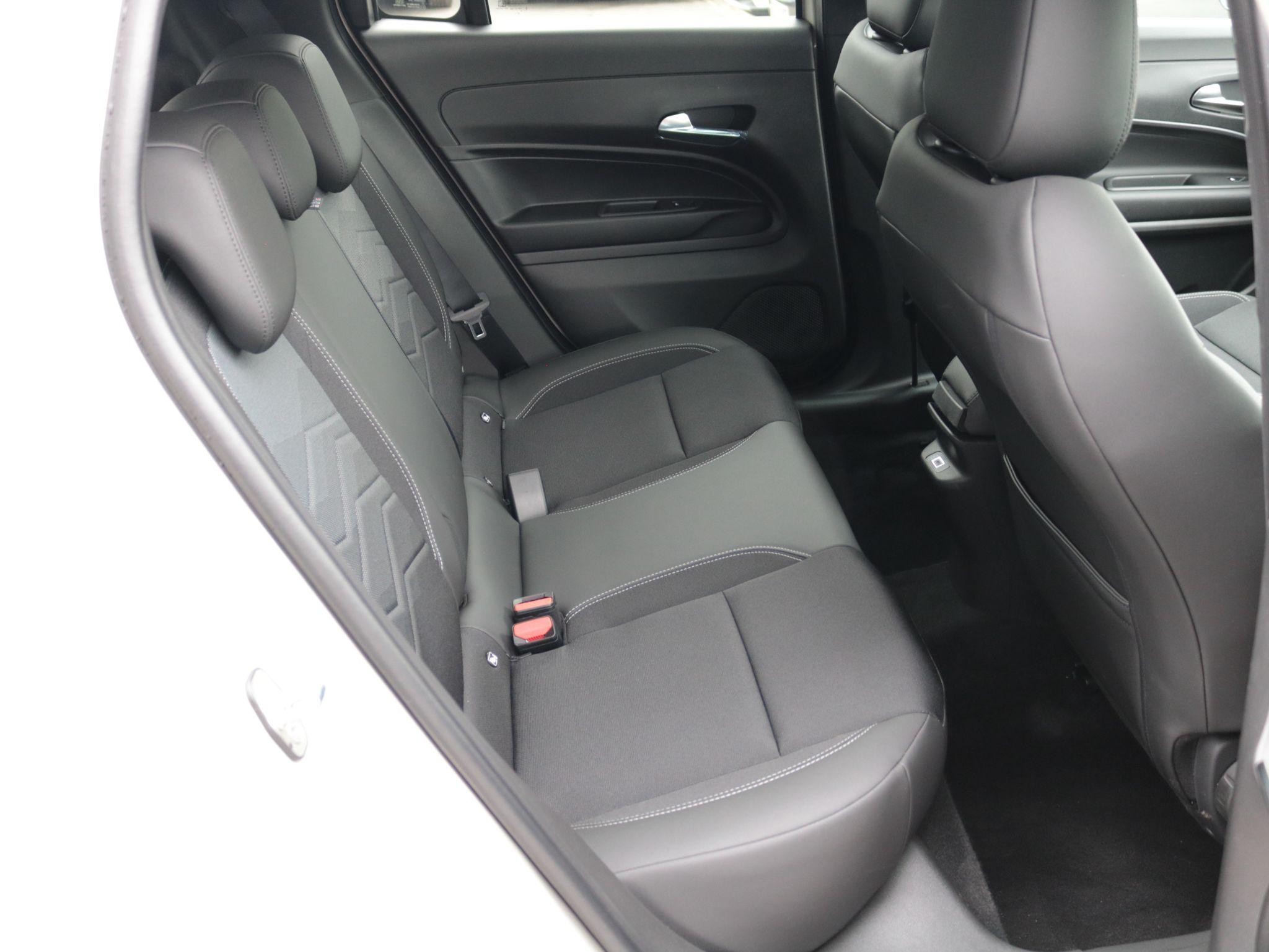 Jeep Avenger Image 25