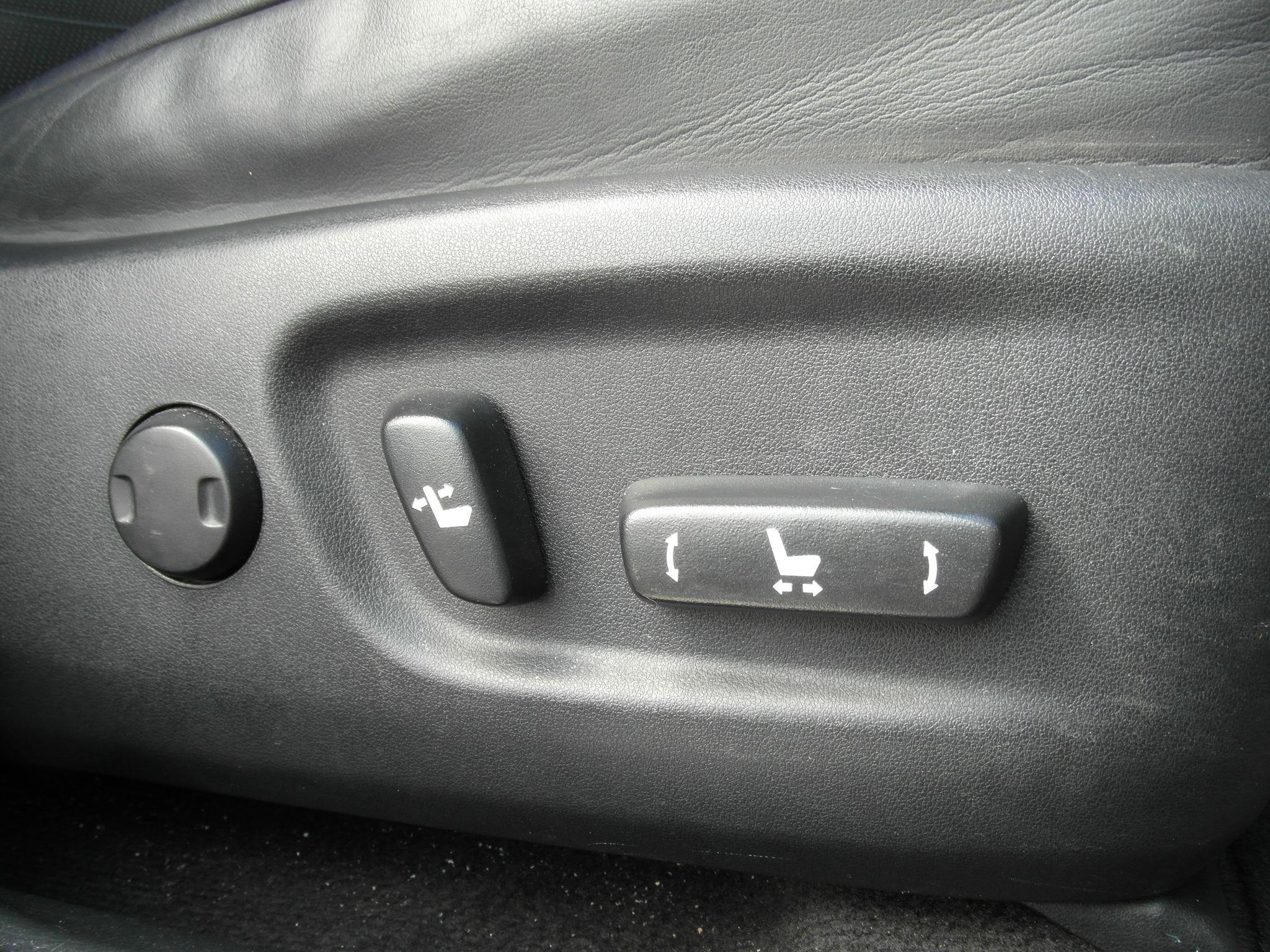 Lexus NX Image 37