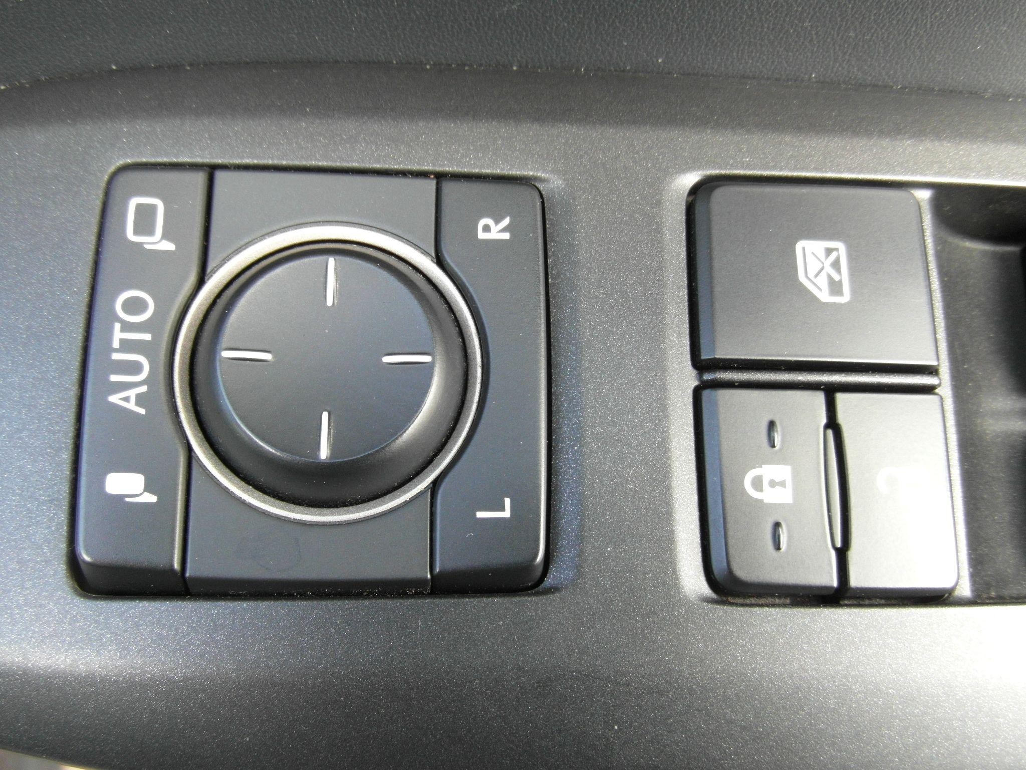 Lexus NX Image 38