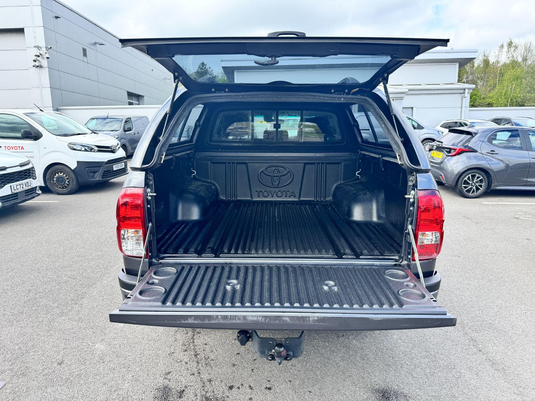 Toyota Hilux Image 12