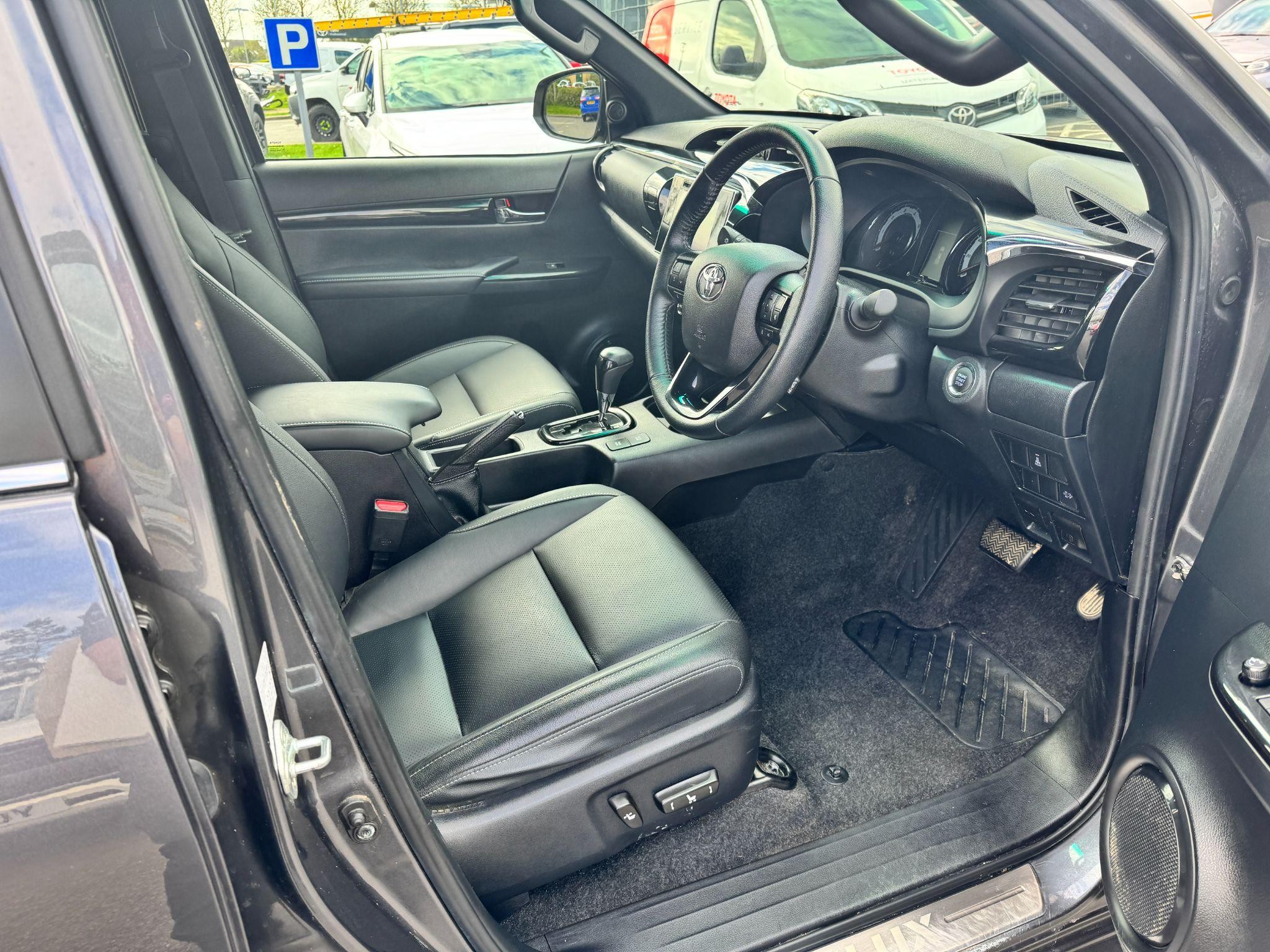 Toyota Hilux Image 13