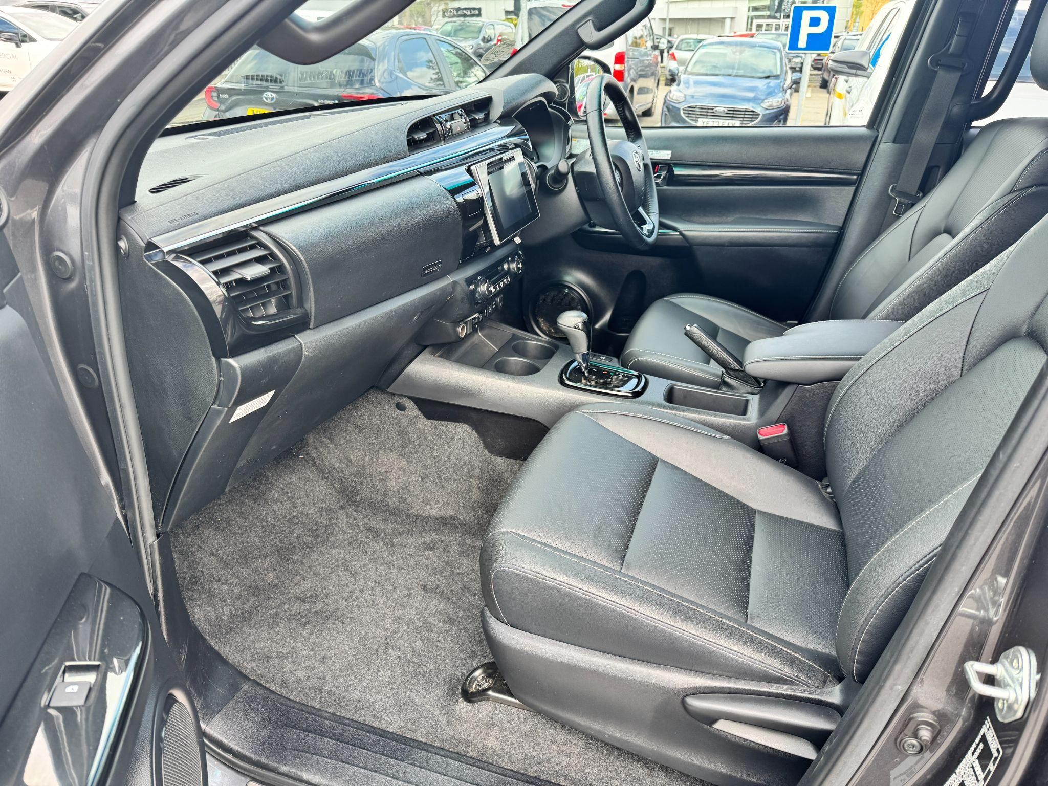 Toyota Hilux Image 16