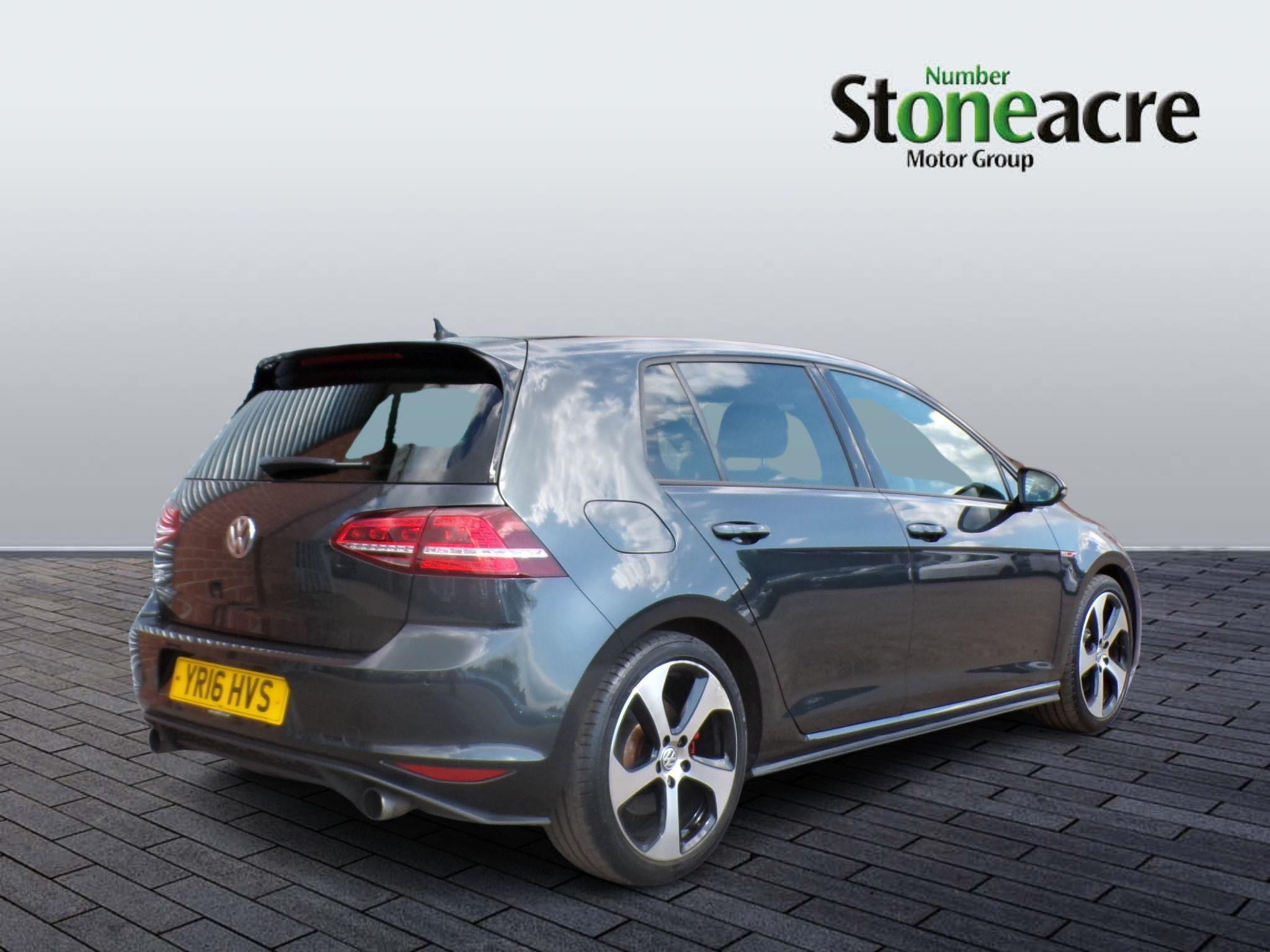 Volkswagen Golf Image 2