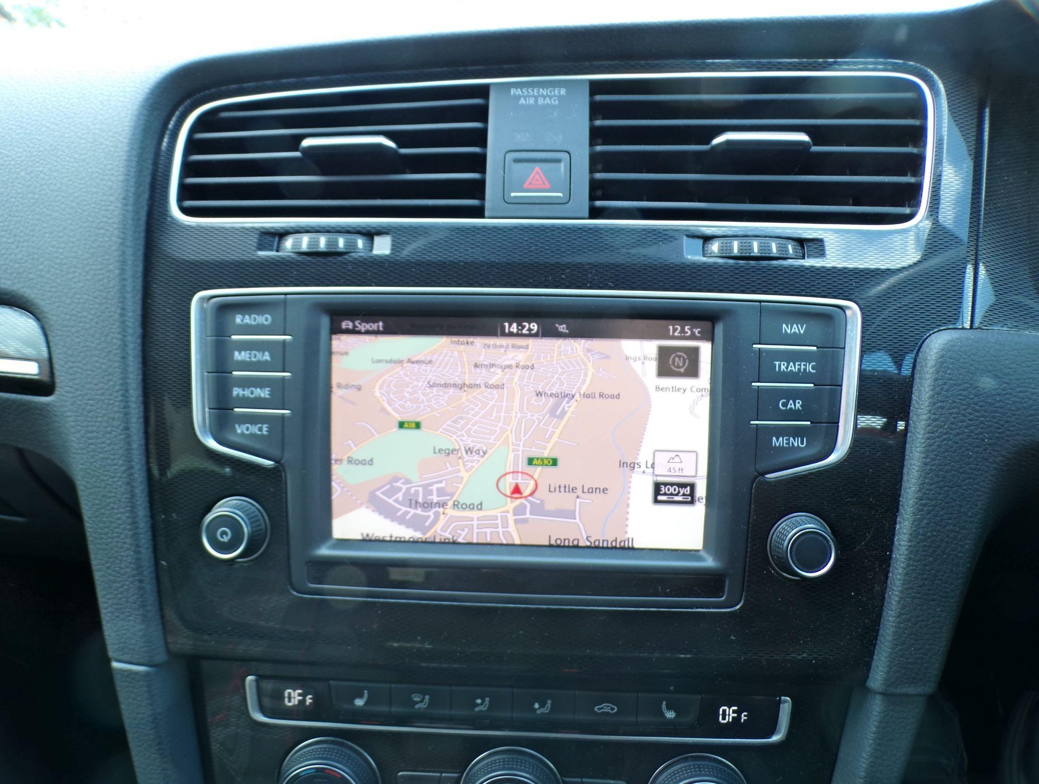 Volkswagen Golf Image 14