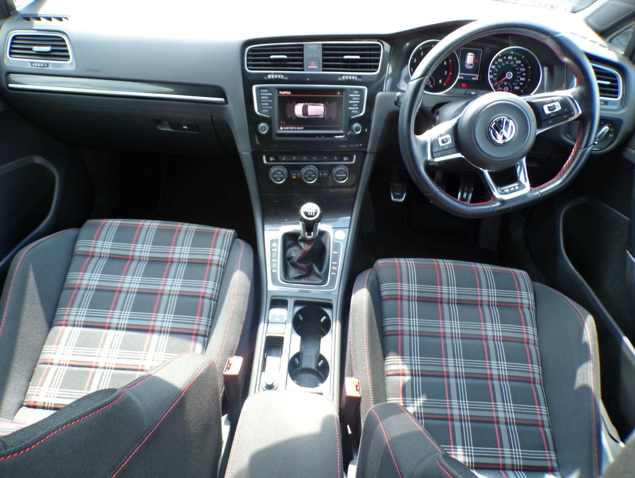 Volkswagen Golf Image 19