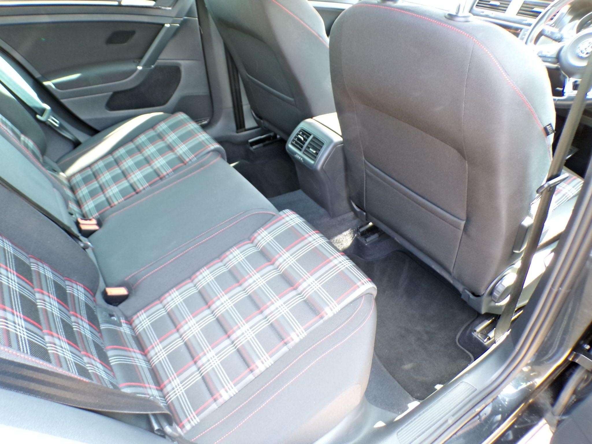 Volkswagen Golf Image 20