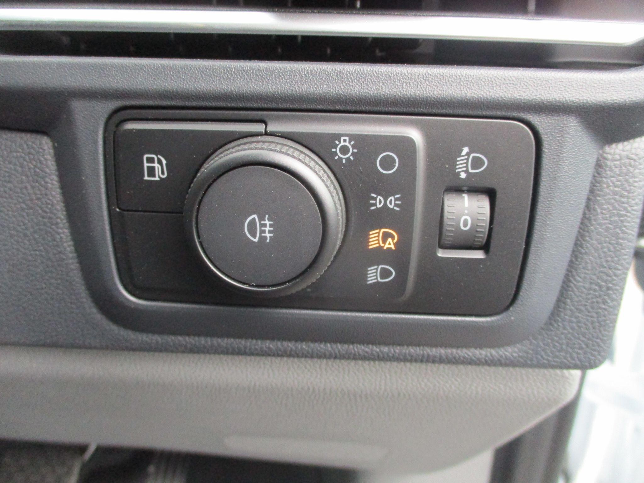 Ford Transit Custom Image 10