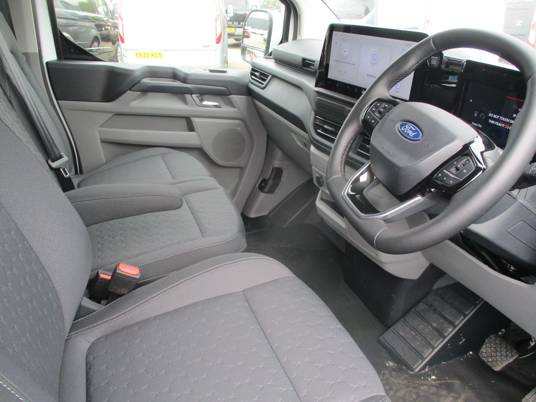Ford Transit Custom Image 11