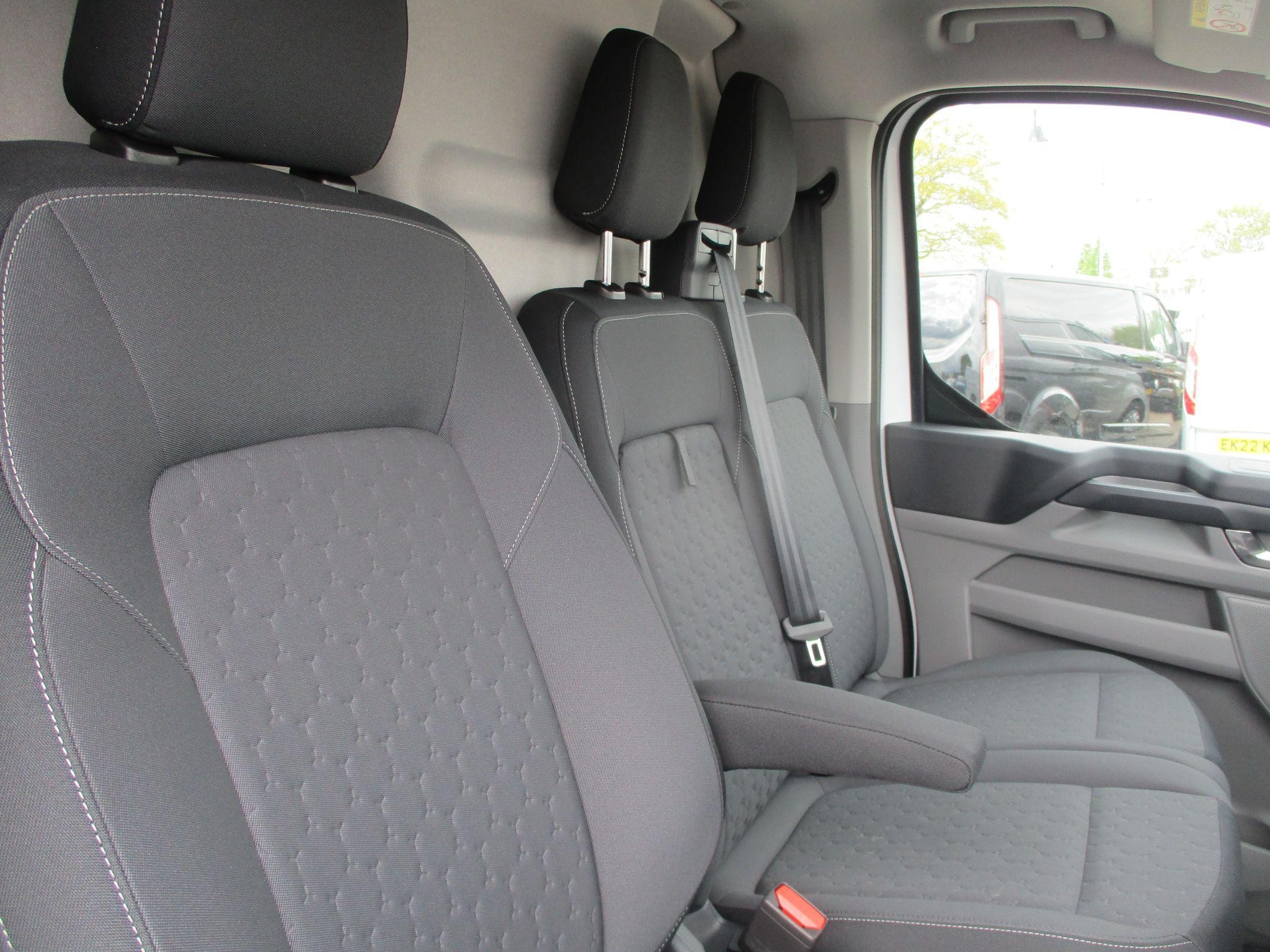Ford Transit Custom Image 12