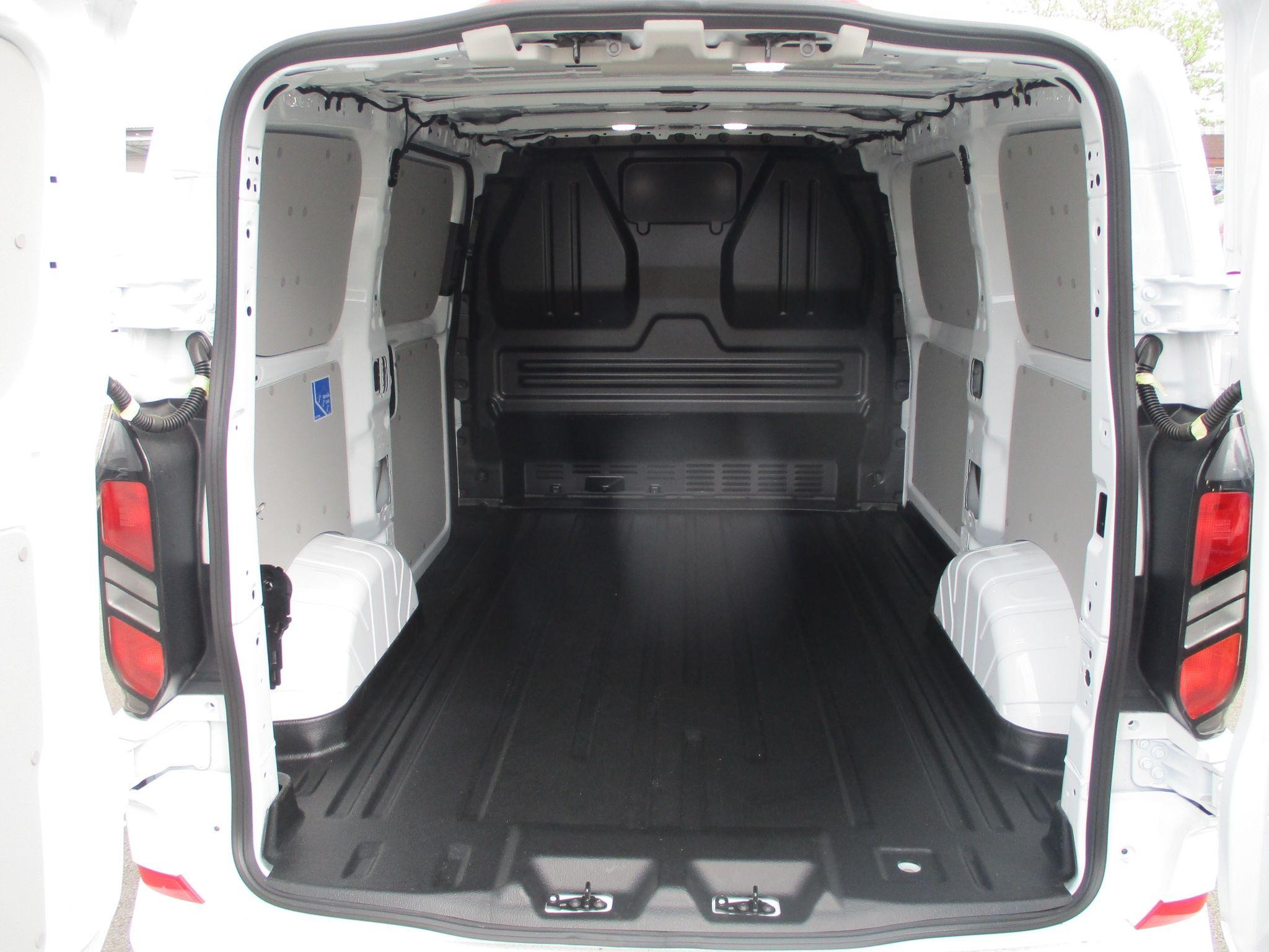 Ford Transit Custom Image 18