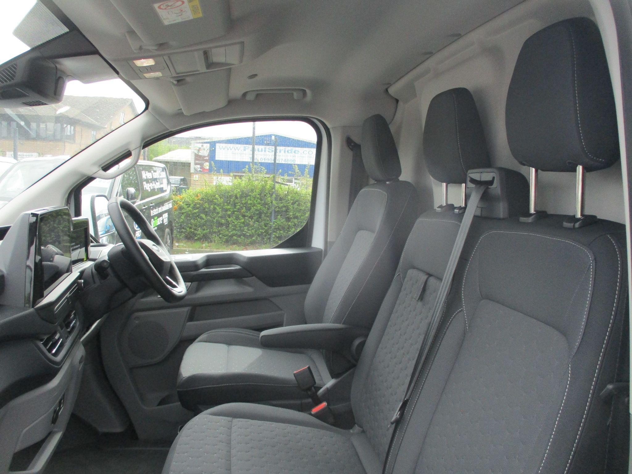 Ford Transit Custom Image 20